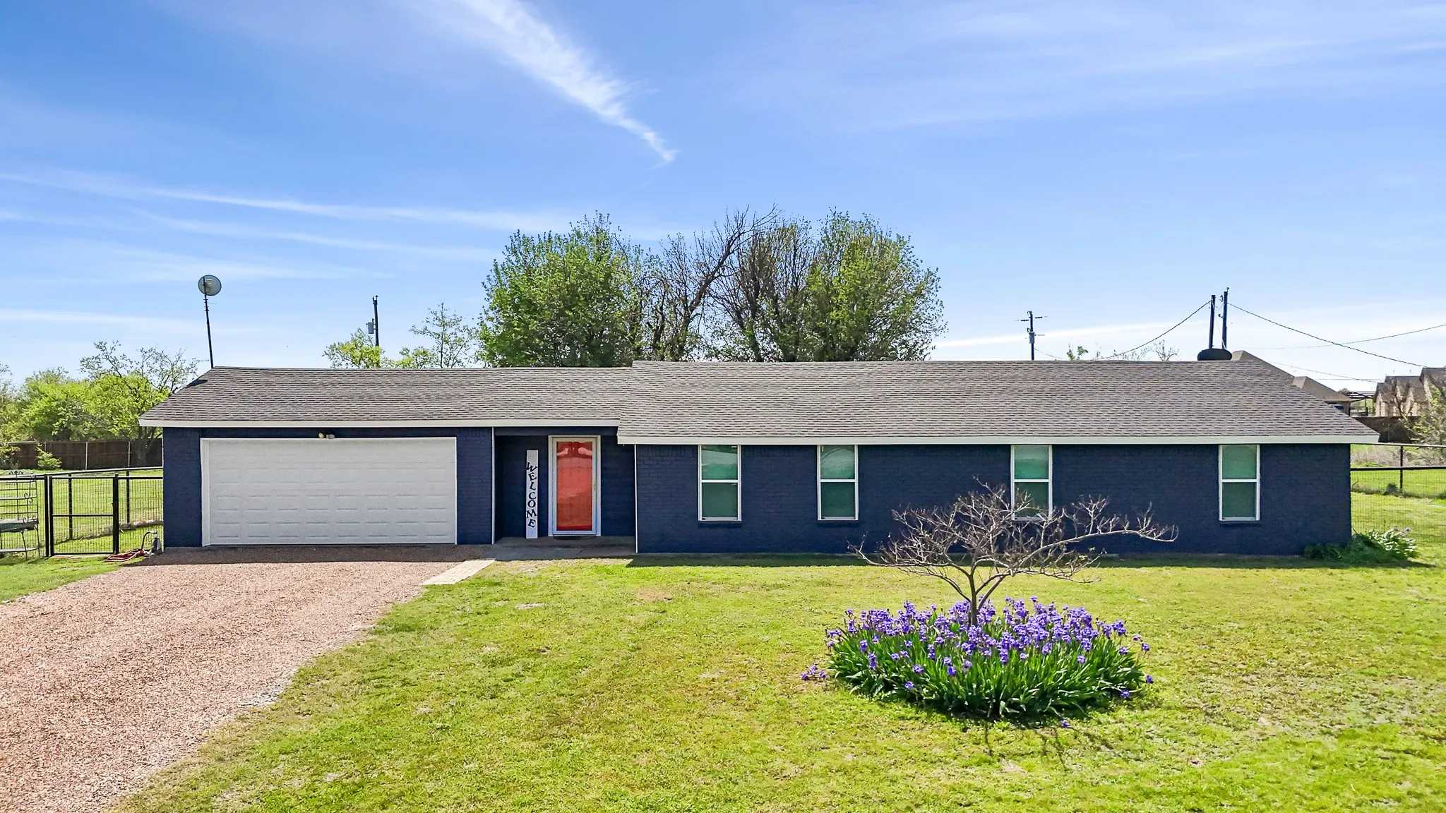 Single Family Residence For Sale in Parker County , 108 Paige Street, Weatherford, Texas 76088, 3 Bedroom, 2 Bathroom, 2 Garage spaces, 1,749 Sqft, built in 1984, Preowned, mls#21216477, Real Estate Agent in Weatherford, Homes For Sale in Parker county, Homes For Sale in Weatherford, Realtor in Weatherford Texas, Real Estate Brokerage Independent Realty Texas, Luminita Cordes Realtor