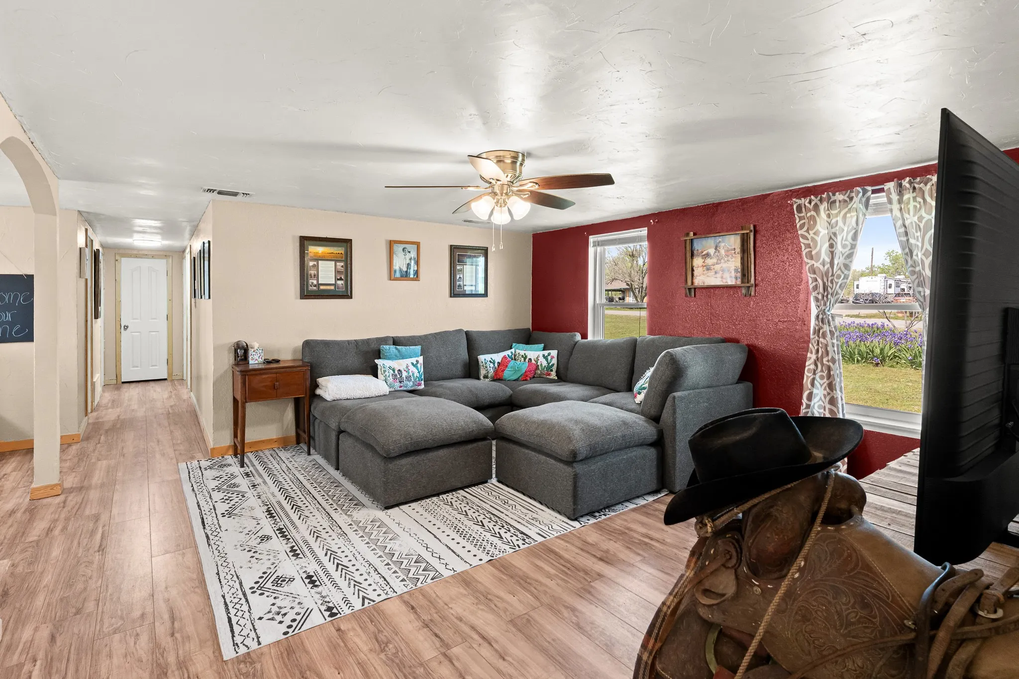 Single Family Residence For Sale in Parker County , 108 Paige Street, Weatherford, Texas 76088, 3 Bedroom, 2 Bathroom, 2 Garage spaces, 1,749 Sqft, built in 1984, Preowned, mls#21216477, Real Estate Agent in Weatherford, Homes For Sale in Parker county, Homes For Sale in Weatherford, Realtor in Weatherford Texas, Real Estate Brokerage Independent Realty Texas, Luminita Cordes Realtor