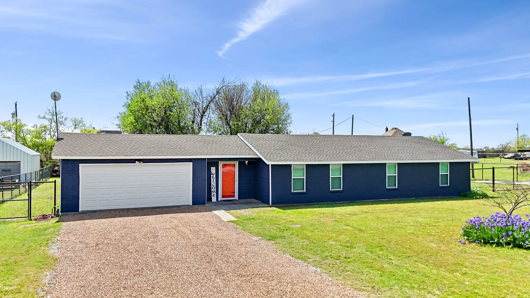 Single Family Residence For Sale in Parker County , 108 Paige Street, Weatherford, Texas 76088, 3 Bedroom, 2 Bathroom, 2 Garage spaces, 1,749 Sqft, built in 1984, Preowned, mls#21216477, Real Estate Agent in Weatherford, Homes For Sale in Parker county, Homes For Sale in Weatherford, Realtor in Weatherford Texas, Real Estate Brokerage Independent Realty Texas, Luminita Cordes Realtor