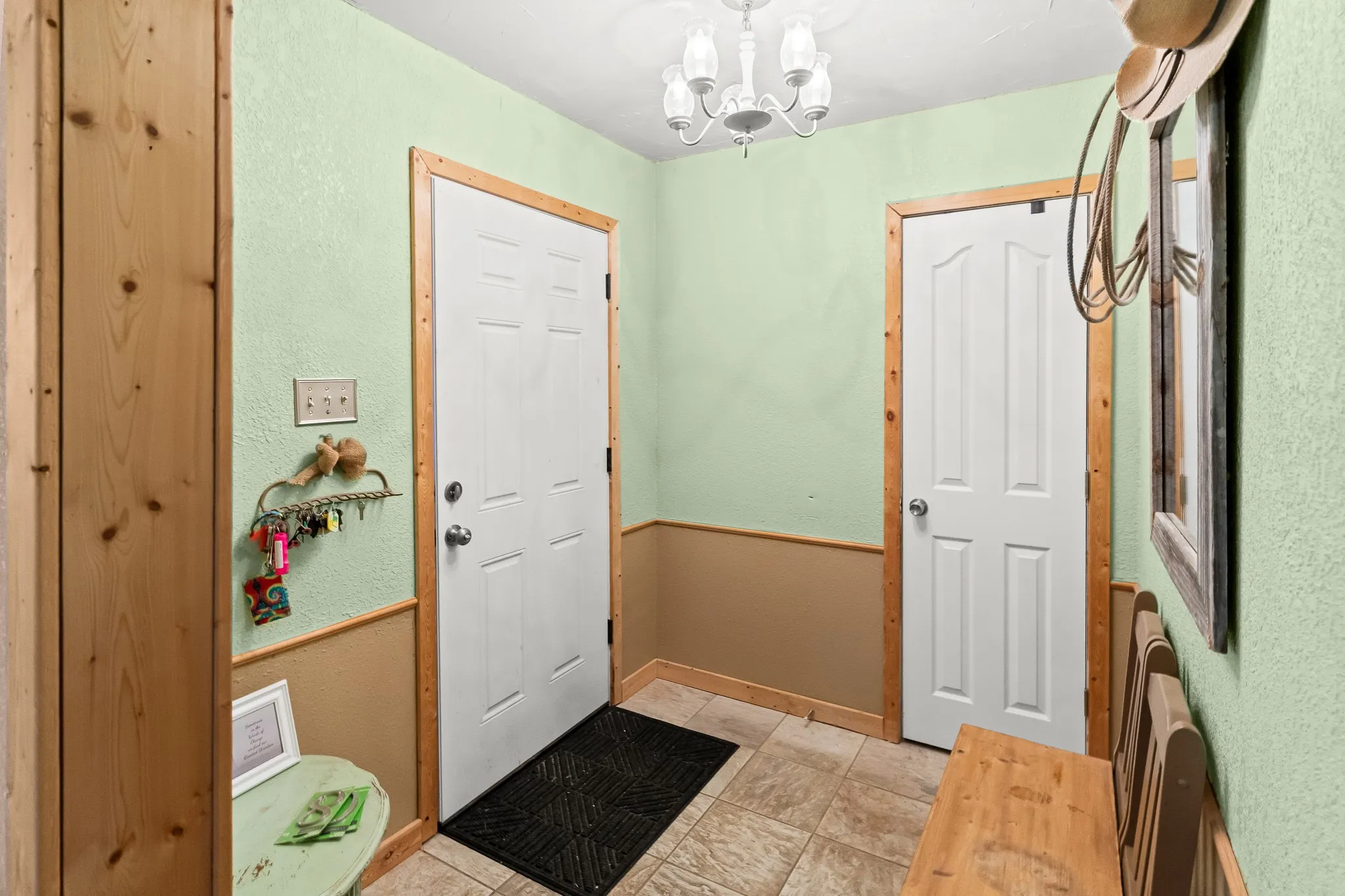 Single Family Residence For Sale in Parker County , 108 Paige Street, Weatherford, Texas 76088, 3 Bedroom, 2 Bathroom, 2 Garage spaces, 1,749 Sqft, built in 1984, Preowned, mls#21216477, Real Estate Agent in Weatherford, Homes For Sale in Parker county, Homes For Sale in Weatherford, Realtor in Weatherford Texas, Real Estate Brokerage Independent Realty Texas, Luminita Cordes Realtor