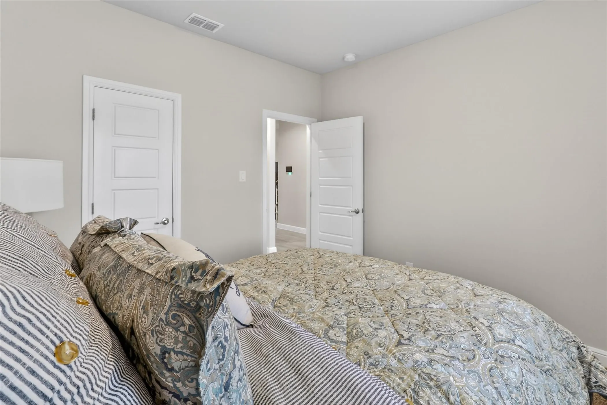 Single Family Residence For Sale in Johnson County , 1721 Zilker Park Trail, Alvarado, Texas 76009, 4 Bedroom, 3 Bathroom, 2 Garage spaces, 2,605 Sqft, built in 2023, mls#21218141, Real Estate Agent in Alvarado, Homes For Sale in Johnson county, Homes For Sale in Alvarado, Realtor in Alvarado Texas, Real Estate Brokerage Independent Realty Texas, Luminita Cordes Realtor