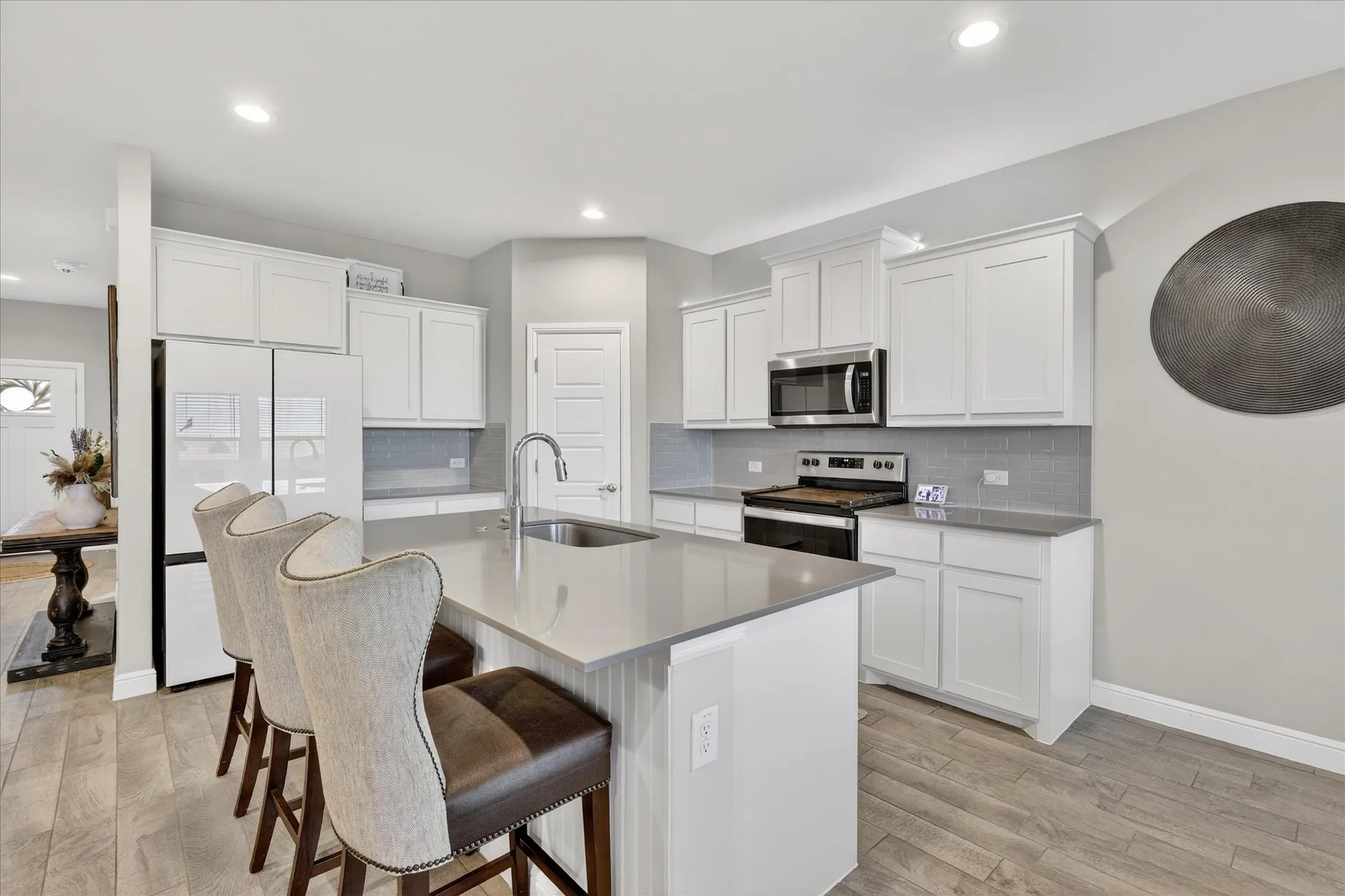 Single Family Residence For Sale in Johnson County , 1721 Zilker Park Trail, Alvarado, Texas 76009, 4 Bedroom, 3 Bathroom, 2 Garage spaces, 2,605 Sqft, built in 2023, mls#21218141, Real Estate Agent in Alvarado, Homes For Sale in Johnson county, Homes For Sale in Alvarado, Realtor in Alvarado Texas, Real Estate Brokerage Independent Realty Texas, Luminita Cordes Realtor