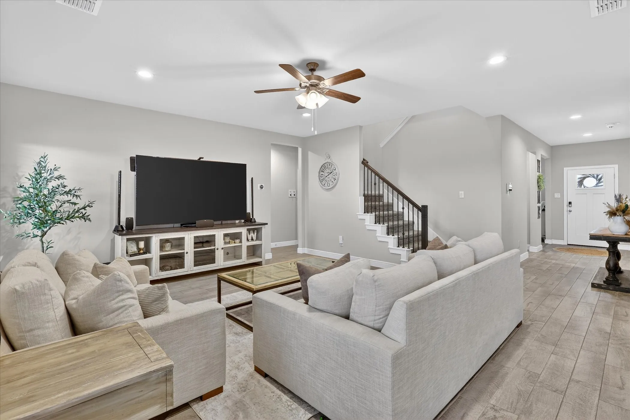Single Family Residence For Sale in Johnson County , 1721 Zilker Park Trail, Alvarado, Texas 76009, 4 Bedroom, 3 Bathroom, 2 Garage spaces, 2,605 Sqft, built in 2023, mls#21218141, Real Estate Agent in Alvarado, Homes For Sale in Johnson county, Homes For Sale in Alvarado, Realtor in Alvarado Texas, Real Estate Brokerage Independent Realty Texas, Luminita Cordes Realtor