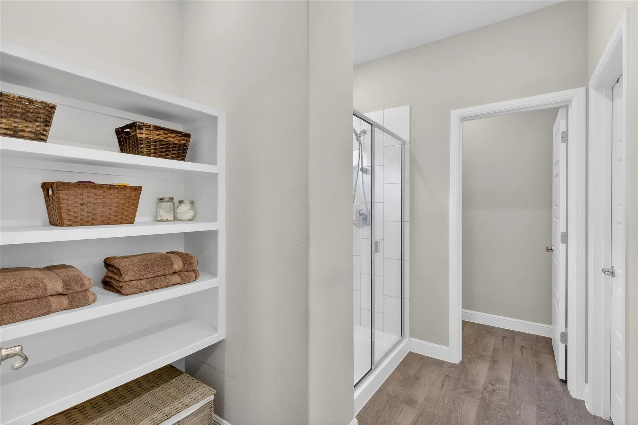 Single Family Residence For Sale in Johnson County , 1721 Zilker Park Trail, Alvarado, Texas 76009, 4 Bedroom, 3 Bathroom, 2 Garage spaces, 2,605 Sqft, built in 2023, mls#21218141, Real Estate Agent in Alvarado, Homes For Sale in Johnson county, Homes For Sale in Alvarado, Realtor in Alvarado Texas, Real Estate Brokerage Independent Realty Texas, Luminita Cordes Realtor