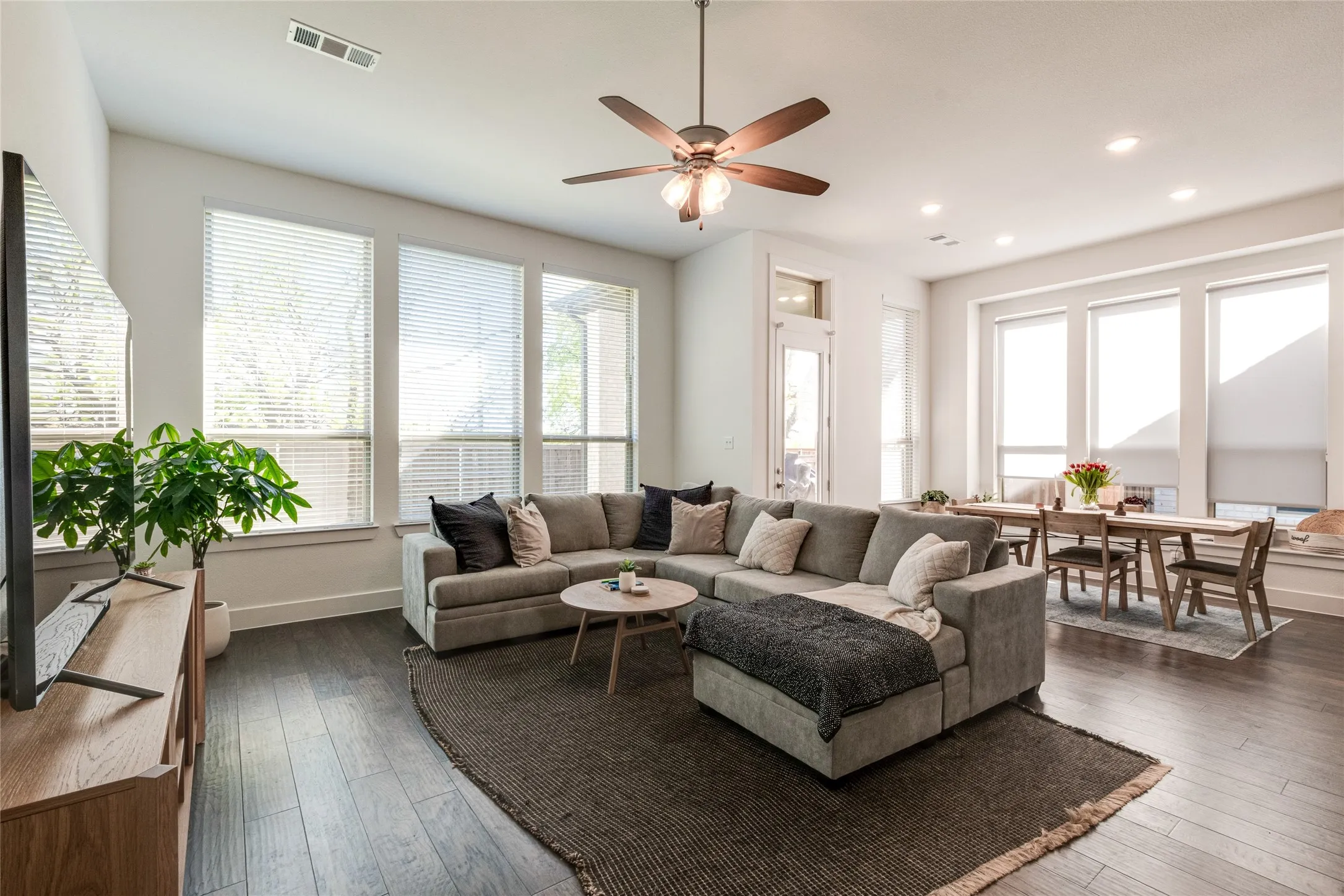 Single Family Residence For Sale in Collin County , 704 Wycliffe Drive, Celina, Texas 75009, 4 Bedroom, 3 Bathroom, 2 Garage spaces, 2,330 Sqft, built in 2021, mls#21218956, Real Estate Agent in Celina, Homes For Sale in Collin county, Homes For Sale in Celina, Realtor in Celina Texas, Real Estate Brokerage Independent Realty Texas, Luminita Cordes Realtor