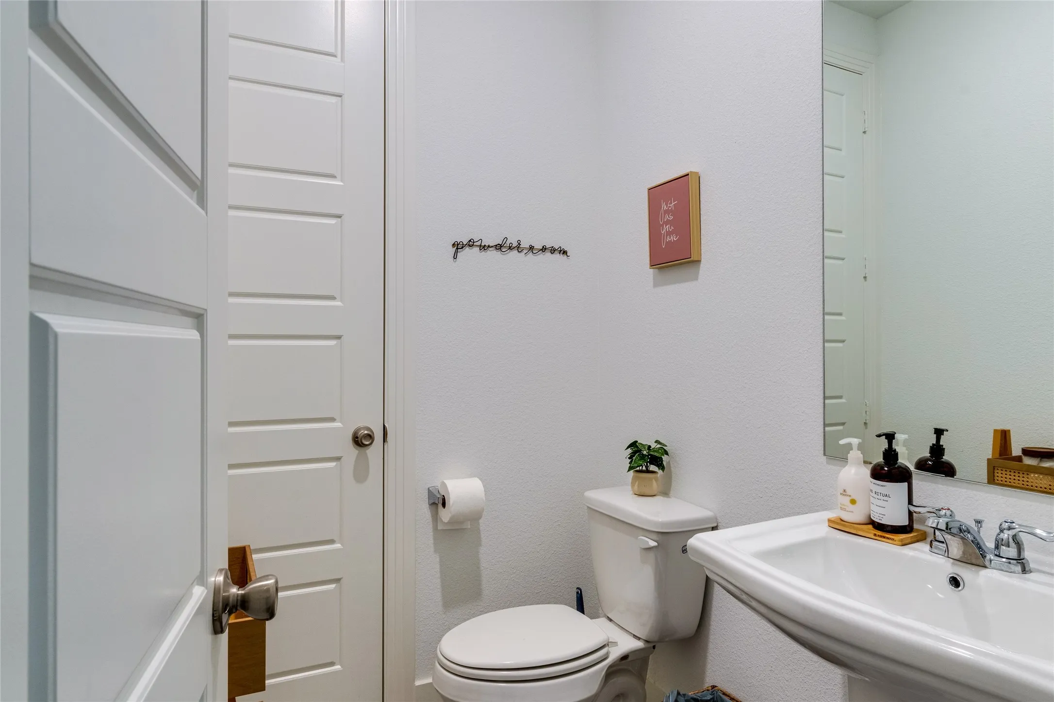 Single Family Residence For Sale in Collin County , 704 Wycliffe Drive, Celina, Texas 75009, 4 Bedroom, 3 Bathroom, 2 Garage spaces, 2,330 Sqft, built in 2021, mls#21218956, Real Estate Agent in Celina, Homes For Sale in Collin county, Homes For Sale in Celina, Realtor in Celina Texas, Real Estate Brokerage Independent Realty Texas, Luminita Cordes Realtor