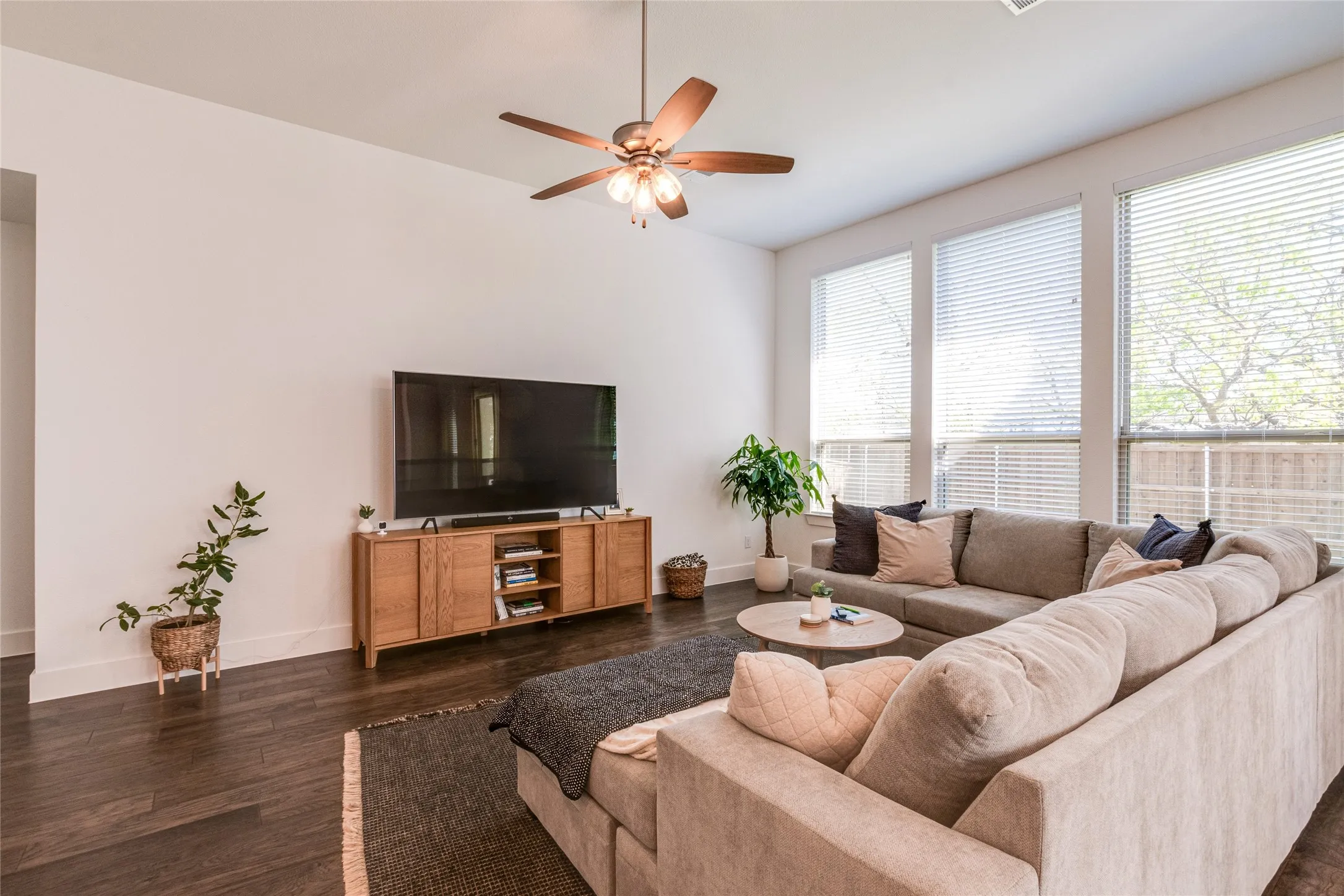 Single Family Residence For Sale in Collin County , 704 Wycliffe Drive, Celina, Texas 75009, 4 Bedroom, 3 Bathroom, 2 Garage spaces, 2,330 Sqft, built in 2021, mls#21218956, Real Estate Agent in Celina, Homes For Sale in Collin county, Homes For Sale in Celina, Realtor in Celina Texas, Real Estate Brokerage Independent Realty Texas, Luminita Cordes Realtor
