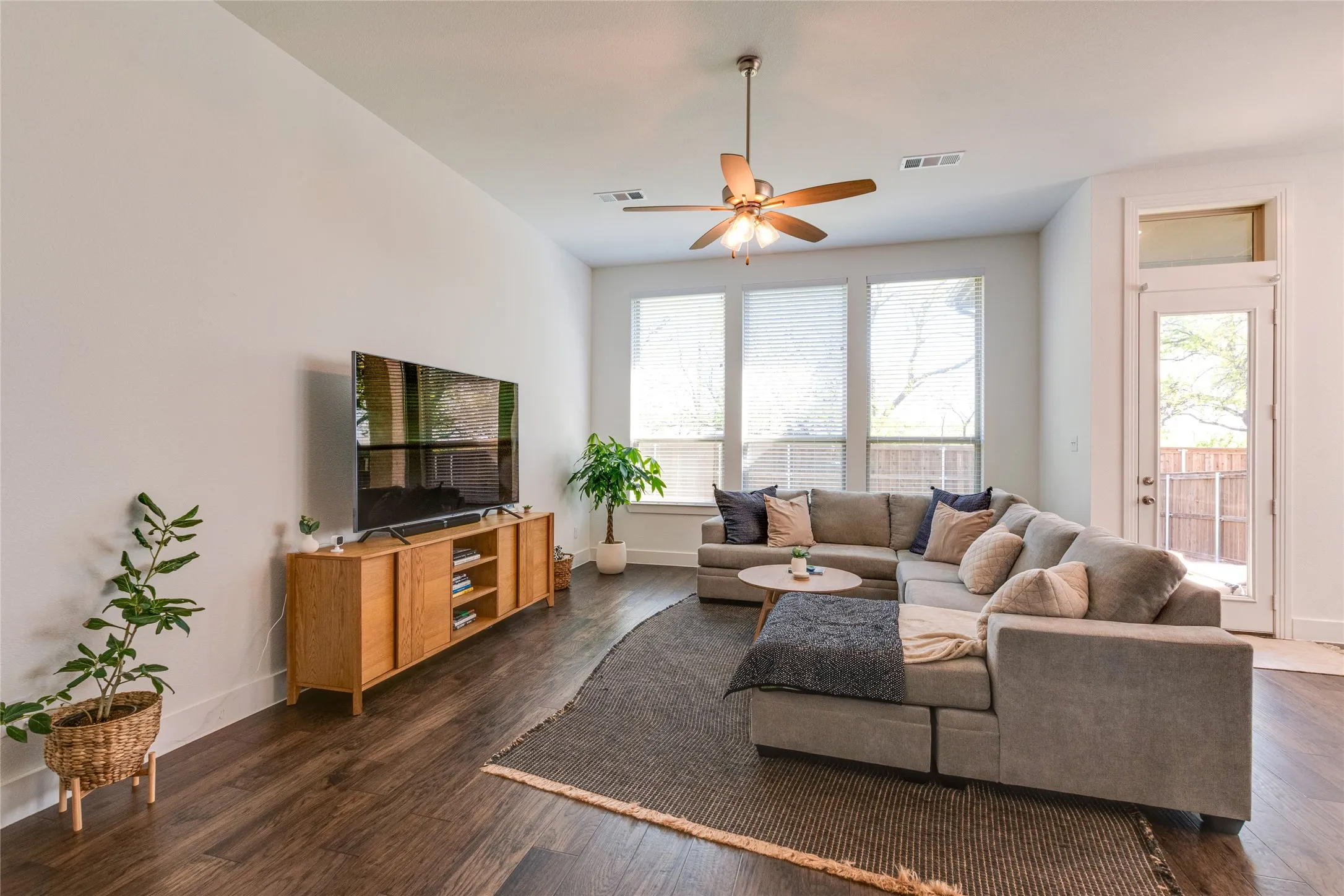 Single Family Residence For Sale in Collin County , 704 Wycliffe Drive, Celina, Texas 75009, 4 Bedroom, 3 Bathroom, 2 Garage spaces, 2,330 Sqft, built in 2021, mls#21218956, Real Estate Agent in Celina, Homes For Sale in Collin county, Homes For Sale in Celina, Realtor in Celina Texas, Real Estate Brokerage Independent Realty Texas, Luminita Cordes Realtor