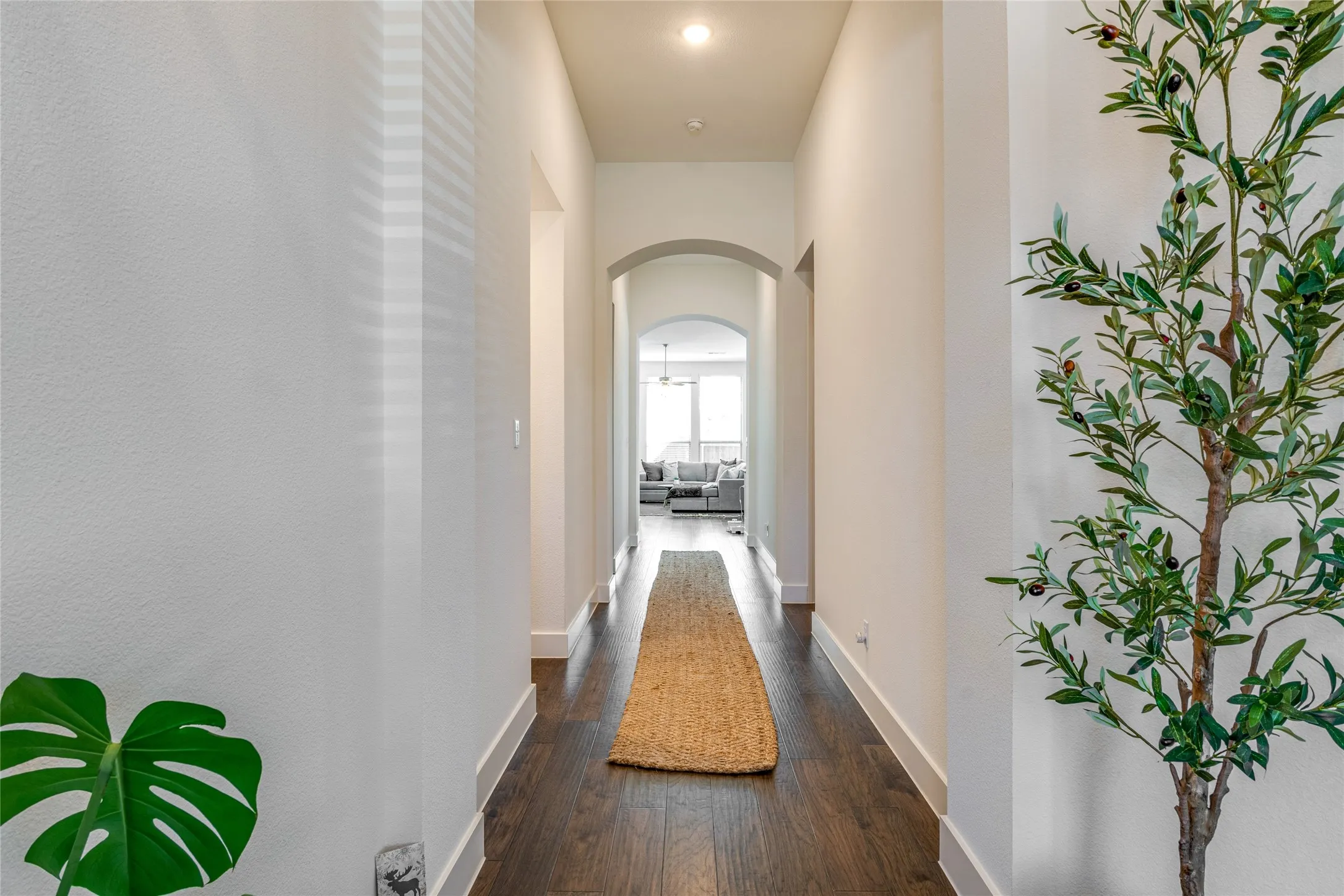 Single Family Residence For Sale in Collin County , 704 Wycliffe Drive, Celina, Texas 75009, 4 Bedroom, 3 Bathroom, 2 Garage spaces, 2,330 Sqft, built in 2021, mls#21218956, Real Estate Agent in Celina, Homes For Sale in Collin county, Homes For Sale in Celina, Realtor in Celina Texas, Real Estate Brokerage Independent Realty Texas, Luminita Cordes Realtor