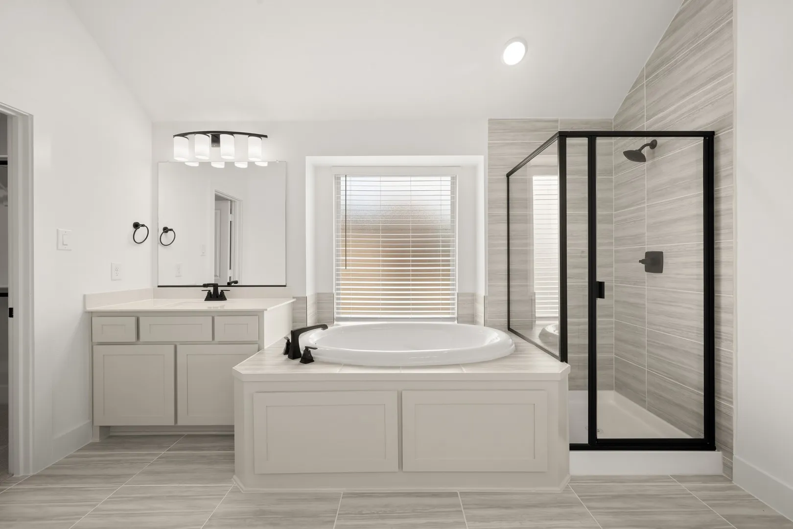 1001 Hidden Lake- Secondary Suite-2