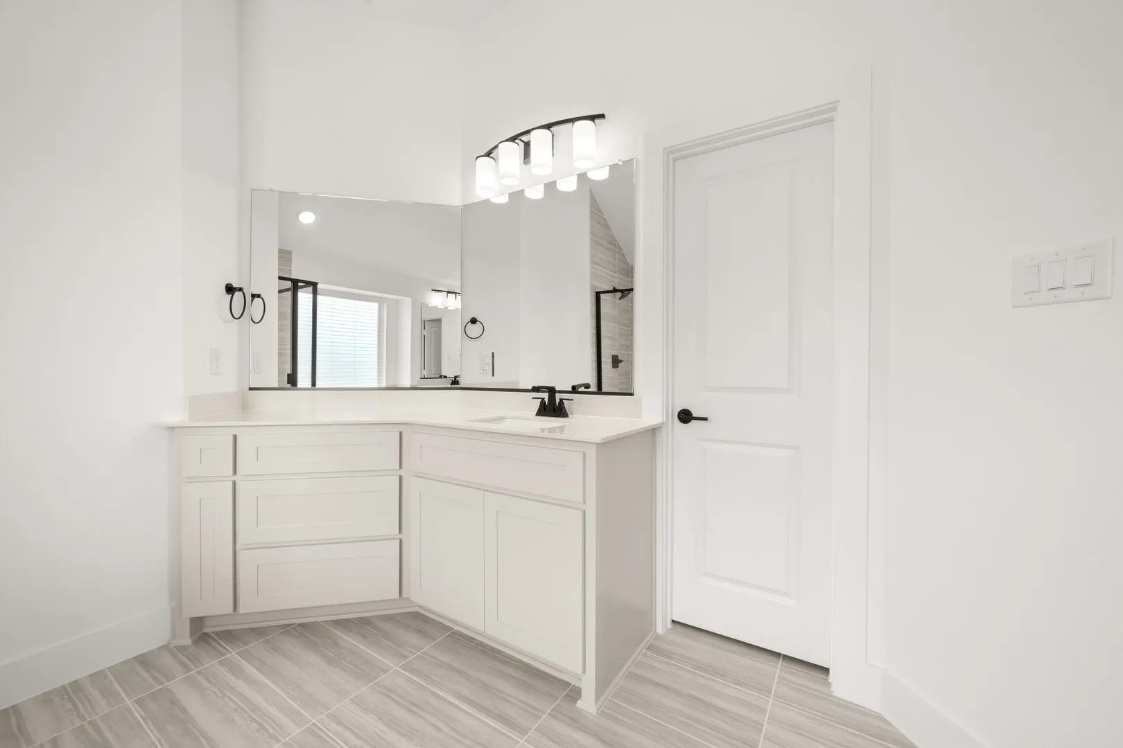 1001 Hidden Lake- Secondary Suite-4