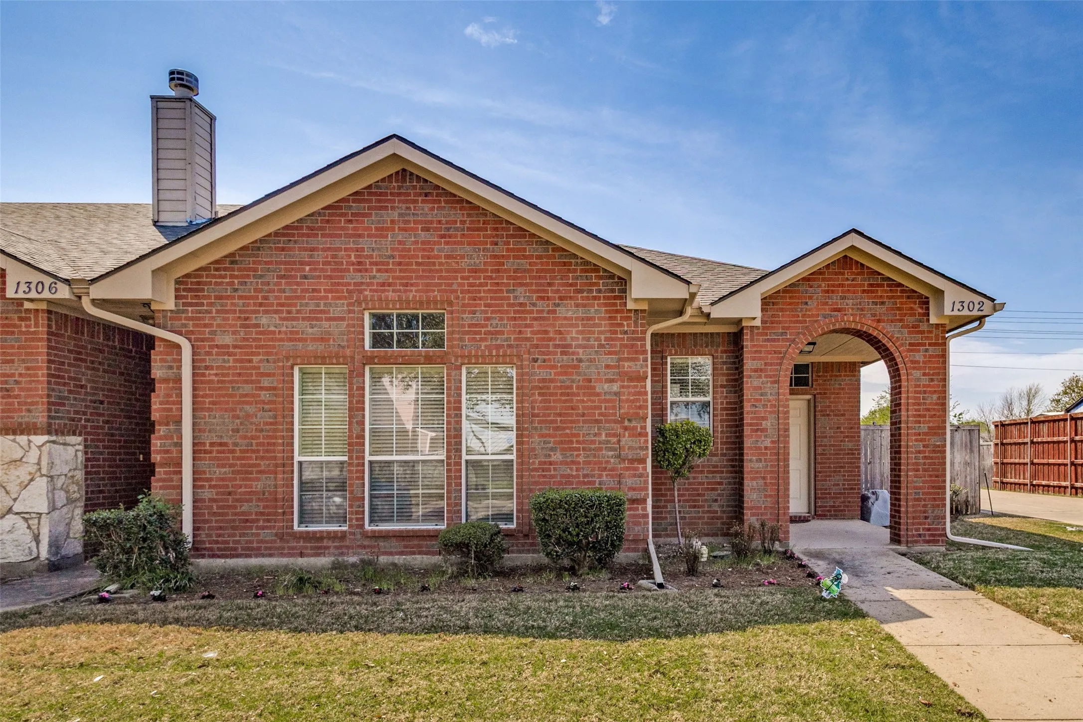 Condominium For Sale in Denton County , 1302 Poinsettia Boulevard, Denton, Texas 76208, 2 Bedroom, 2 Bathroom, 2 Garage spaces, 1,244 Sqft, built in 2004, Preowned, mls#21216823, Real Estate Agent in Denton, Homes For Sale in Denton county, Homes For Sale in Denton, Realtor in Denton Texas, Real Estate Brokerage Independent Realty Texas, Luminita Cordes Realtor