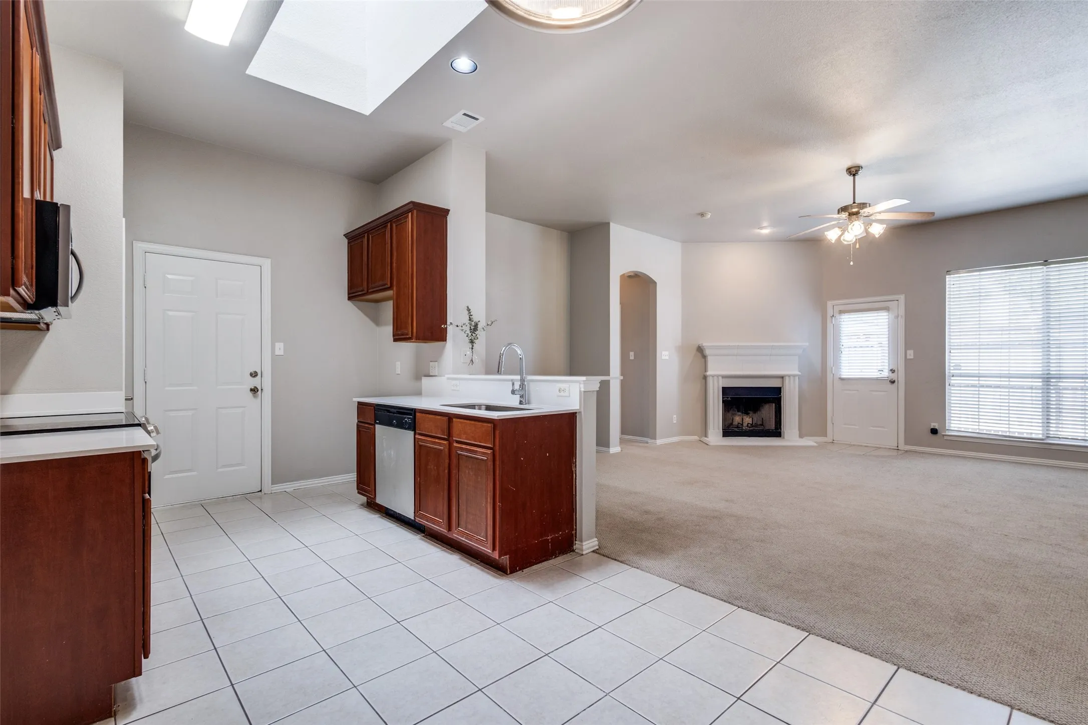 KITCHEN FLOWS SEAMLESSLY INTO DINING & LIVING AREA~TILED FLOORING~