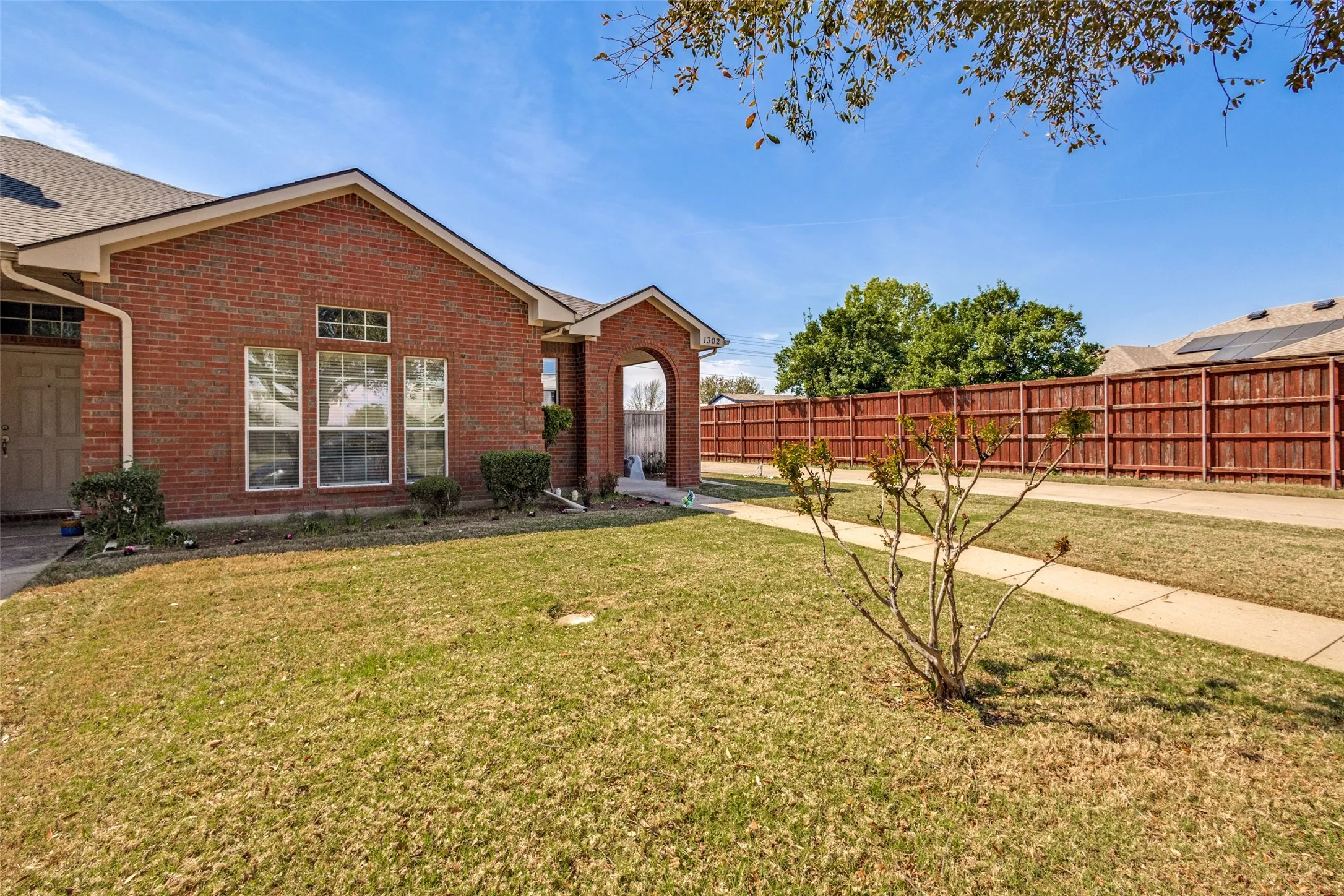 AMPLE SIZED FRONT YARD~