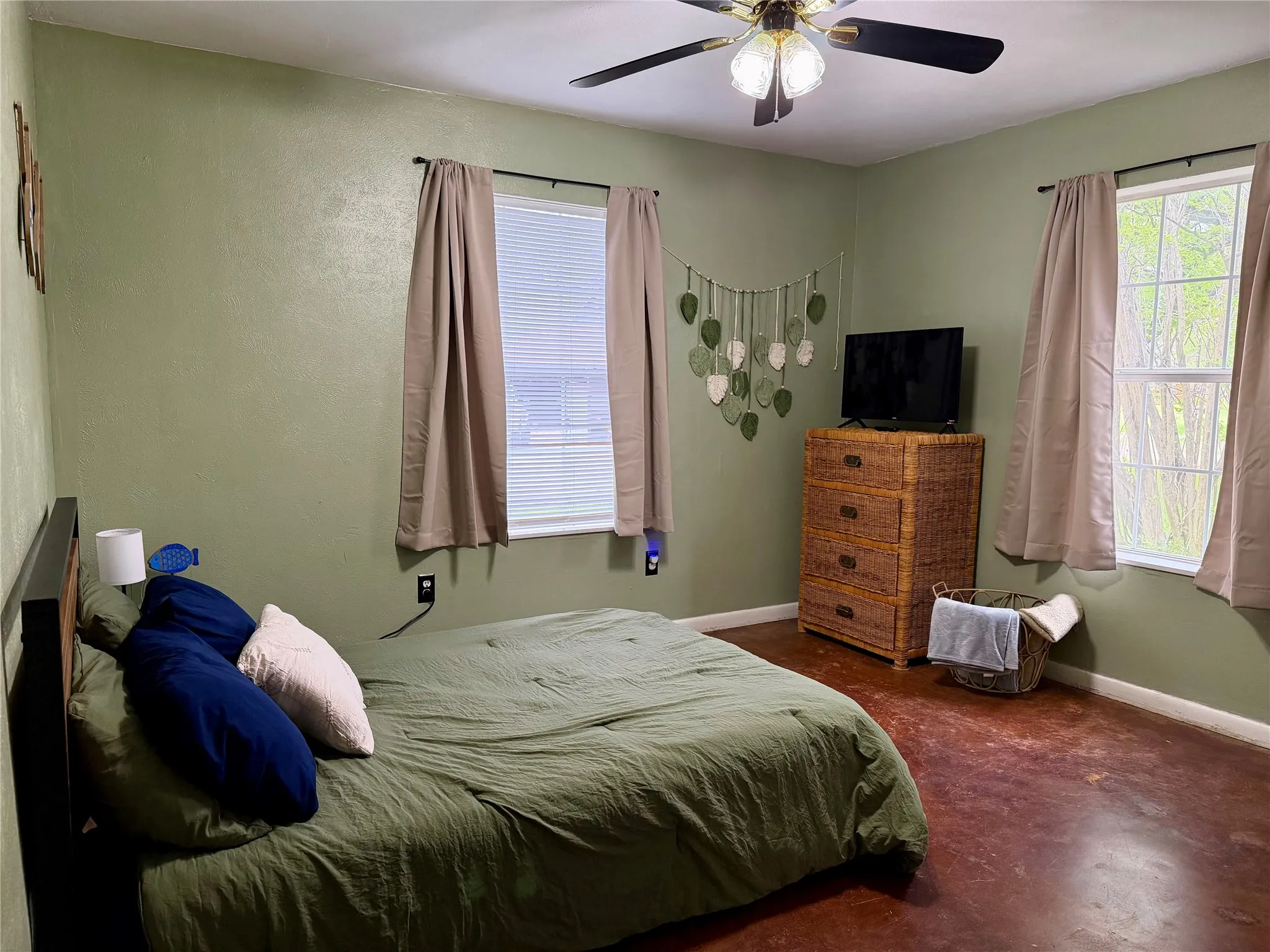 Single Family Residence For Sale in Parker County , 440 Hillcroft Drive, Weatherford, Texas 76087, 3 Bedrooms, 2 Bathrooms, Garage spaces, 1,390 Sqft, built in 1984, Price $255,000, mls#21219058, Real Estate Agent in Weatherford, Homes For Sale in Parker county, Homes For Sale in Weatherford, Realtor in Weatherford Texas, Real Estate Brokerage Independent Realty Texas, Luminita Cordes Realtor