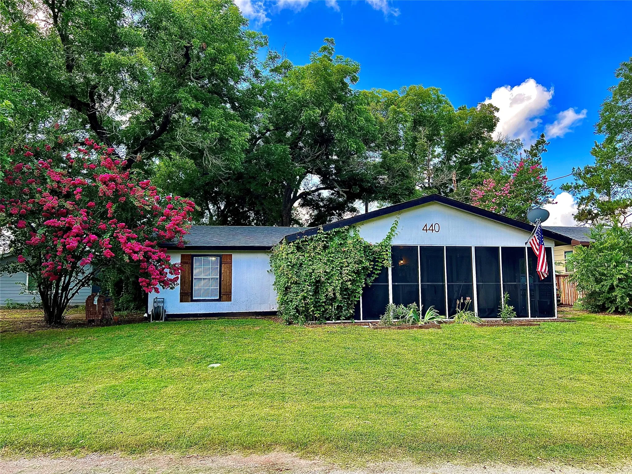 Single Family Residence For Sale in Parker County , 440 Hillcroft Drive, Weatherford, Texas 76087, 3 Bedrooms, 2 Bathrooms, Garage spaces, 1,390 Sqft, built in 1984, Price $255,000, mls#21219058, Real Estate Agent in Weatherford, Homes For Sale in Parker county, Homes For Sale in Weatherford, Realtor in Weatherford Texas, Real Estate Brokerage Independent Realty Texas, Luminita Cordes Realtor