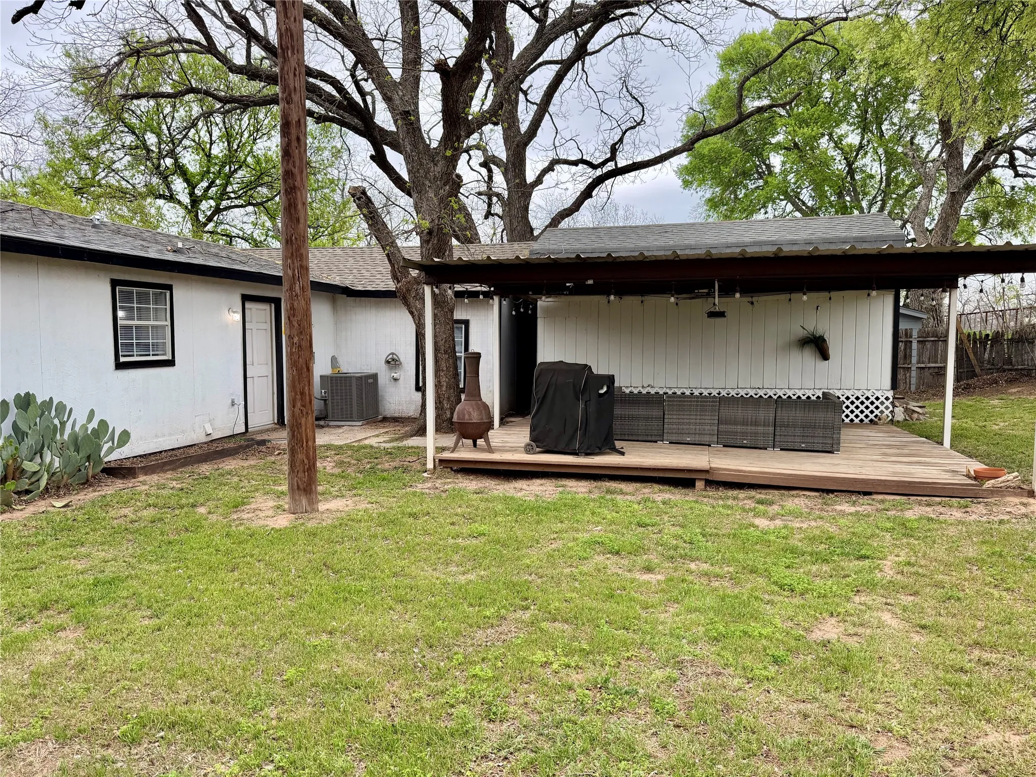 Single Family Residence For Sale in Parker County , 440 Hillcroft Drive, Weatherford, Texas 76087, 3 Bedrooms, 2 Bathrooms, Garage spaces, 1,390 Sqft, built in 1984, Price $255,000, mls#21219058, Real Estate Agent in Weatherford, Homes For Sale in Parker county, Homes For Sale in Weatherford, Realtor in Weatherford Texas, Real Estate Brokerage Independent Realty Texas, Luminita Cordes Realtor