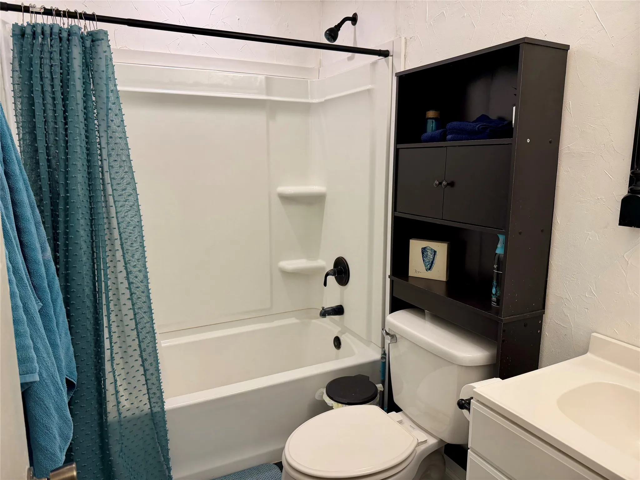 Single Family Residence For Sale in Parker County , 440 Hillcroft Drive, Weatherford, Texas 76087, 3 Bedrooms, 2 Bathrooms, Garage spaces, 1,390 Sqft, built in 1984, Price $255,000, mls#21219058, Real Estate Agent in Weatherford, Homes For Sale in Parker county, Homes For Sale in Weatherford, Realtor in Weatherford Texas, Real Estate Brokerage Independent Realty Texas, Luminita Cordes Realtor