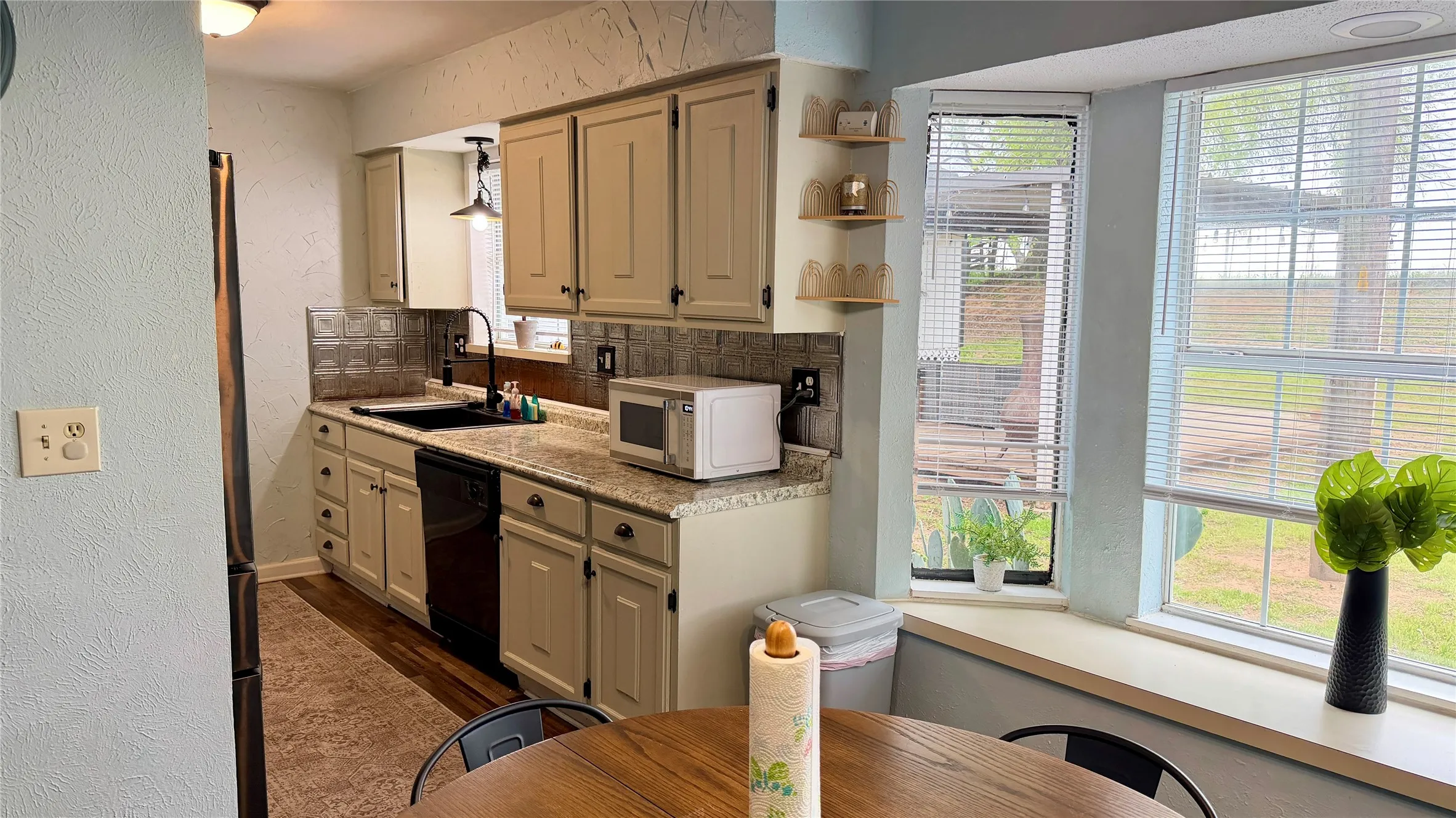 Single Family Residence For Sale in Parker County , 440 Hillcroft Drive, Weatherford, Texas 76087, 3 Bedrooms, 2 Bathrooms, Garage spaces, 1,390 Sqft, built in 1984, Price $255,000, mls#21219058, Real Estate Agent in Weatherford, Homes For Sale in Parker county, Homes For Sale in Weatherford, Realtor in Weatherford Texas, Real Estate Brokerage Independent Realty Texas, Luminita Cordes Realtor