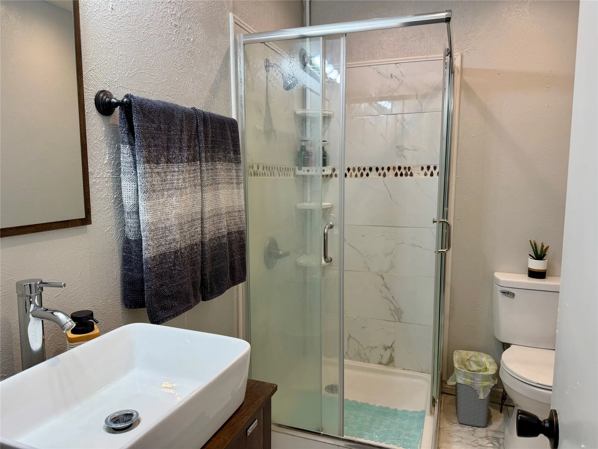 Single Family Residence For Sale in Parker County , 440 Hillcroft Drive, Weatherford, Texas 76087, 3 Bedrooms, 2 Bathrooms, Garage spaces, 1,390 Sqft, built in 1984, Price $255,000, mls#21219058, Real Estate Agent in Weatherford, Homes For Sale in Parker county, Homes For Sale in Weatherford, Realtor in Weatherford Texas, Real Estate Brokerage Independent Realty Texas, Luminita Cordes Realtor