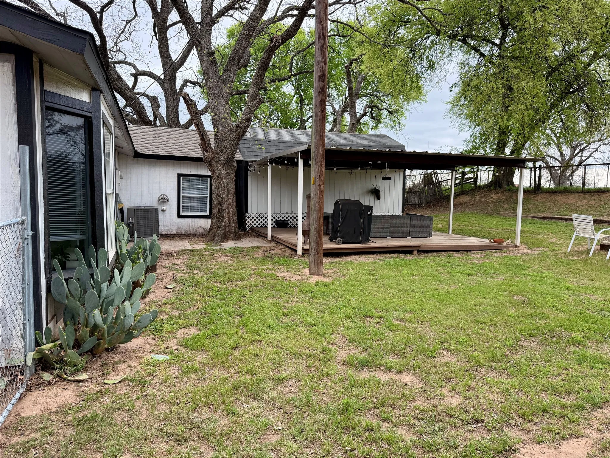 Single Family Residence For Sale in Parker County , 440 Hillcroft Drive, Weatherford, Texas 76087, 3 Bedrooms, 2 Bathrooms, Garage spaces, 1,390 Sqft, built in 1984, Price $255,000, mls#21219058, Real Estate Agent in Weatherford, Homes For Sale in Parker county, Homes For Sale in Weatherford, Realtor in Weatherford Texas, Real Estate Brokerage Independent Realty Texas, Luminita Cordes Realtor