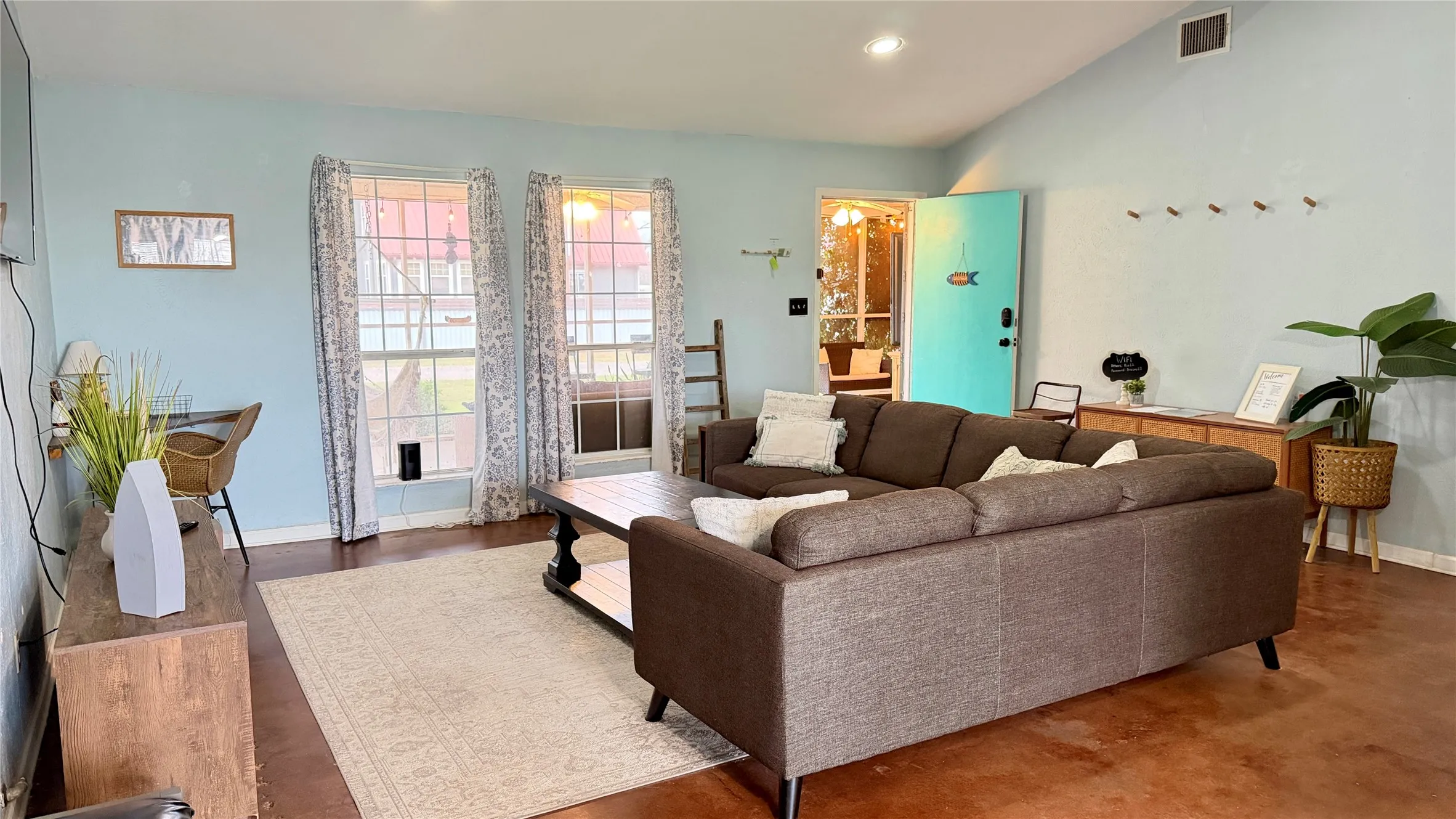 Single Family Residence For Sale in Parker County , 440 Hillcroft Drive, Weatherford, Texas 76087, 3 Bedrooms, 2 Bathrooms, Garage spaces, 1,390 Sqft, built in 1984, Price $255,000, mls#21219058, Real Estate Agent in Weatherford, Homes For Sale in Parker county, Homes For Sale in Weatherford, Realtor in Weatherford Texas, Real Estate Brokerage Independent Realty Texas, Luminita Cordes Realtor