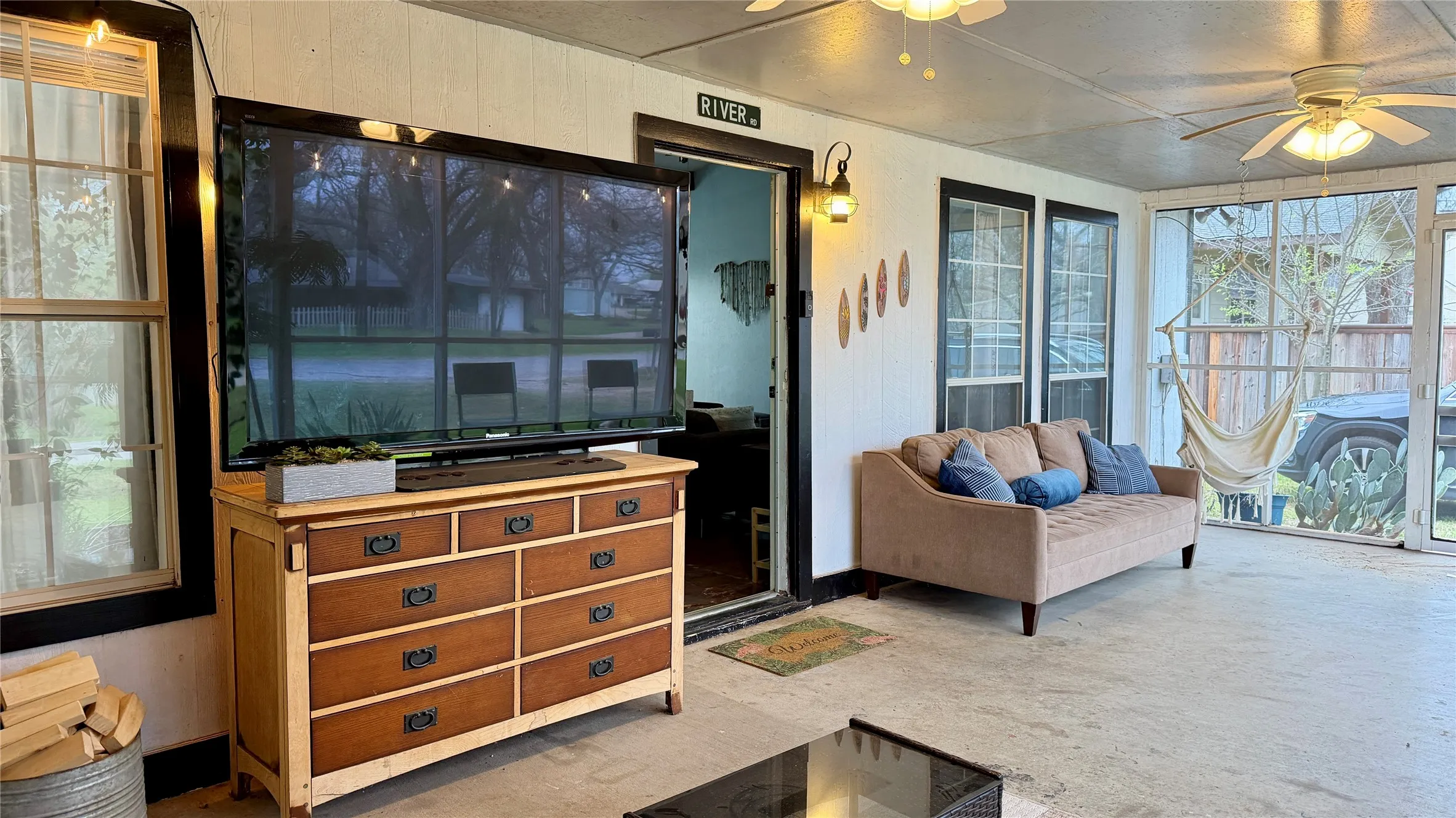 Single Family Residence For Sale in Parker County , 440 Hillcroft Drive, Weatherford, Texas 76087, 3 Bedrooms, 2 Bathrooms, Garage spaces, 1,390 Sqft, built in 1984, Price $255,000, mls#21219058, Real Estate Agent in Weatherford, Homes For Sale in Parker county, Homes For Sale in Weatherford, Realtor in Weatherford Texas, Real Estate Brokerage Independent Realty Texas, Luminita Cordes Realtor