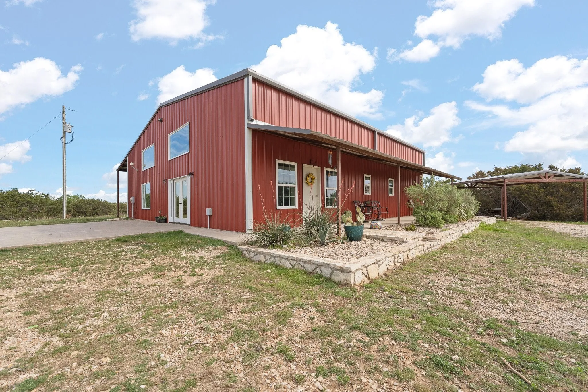Single Family Residence For Sale in Johnson County , 420 Overlook Drive, Cleburne, Texas 76033, 3 Bedroom, 2 Bathroom, 2 Garage spaces, 2,240 Sqft, built in 2018, Price $625,000, mls#21219059, Real Estate Agent in Cleburne, Homes For Sale in Johnson county, Homes For Sale in Cleburne, Realtor in Cleburne Texas, Real Estate Brokerage Independent Realty Texas, Luminita Cordes Realtor