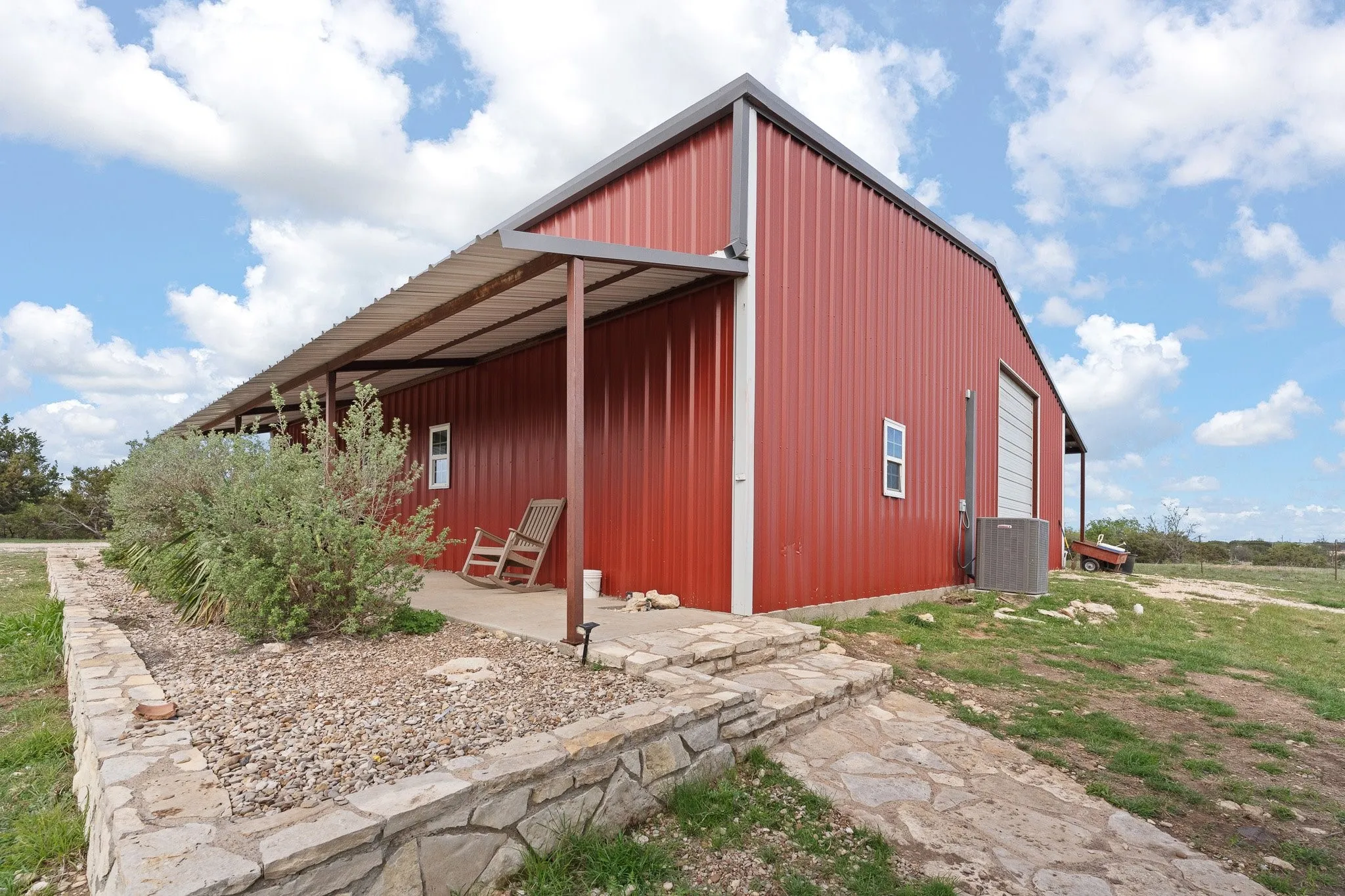 Single Family Residence For Sale in Johnson County , 420 Overlook Drive, Cleburne, Texas 76033, 3 Bedroom, 2 Bathroom, 2 Garage spaces, 2,240 Sqft, built in 2018, Price $625,000, mls#21219059, Real Estate Agent in Cleburne, Homes For Sale in Johnson county, Homes For Sale in Cleburne, Realtor in Cleburne Texas, Real Estate Brokerage Independent Realty Texas, Luminita Cordes Realtor