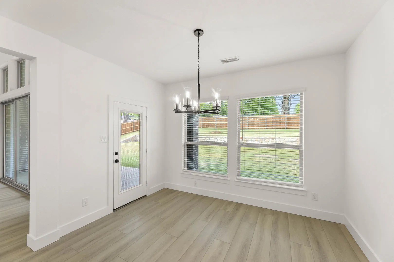 1115 Willow Lake-Breakfast Nook-1