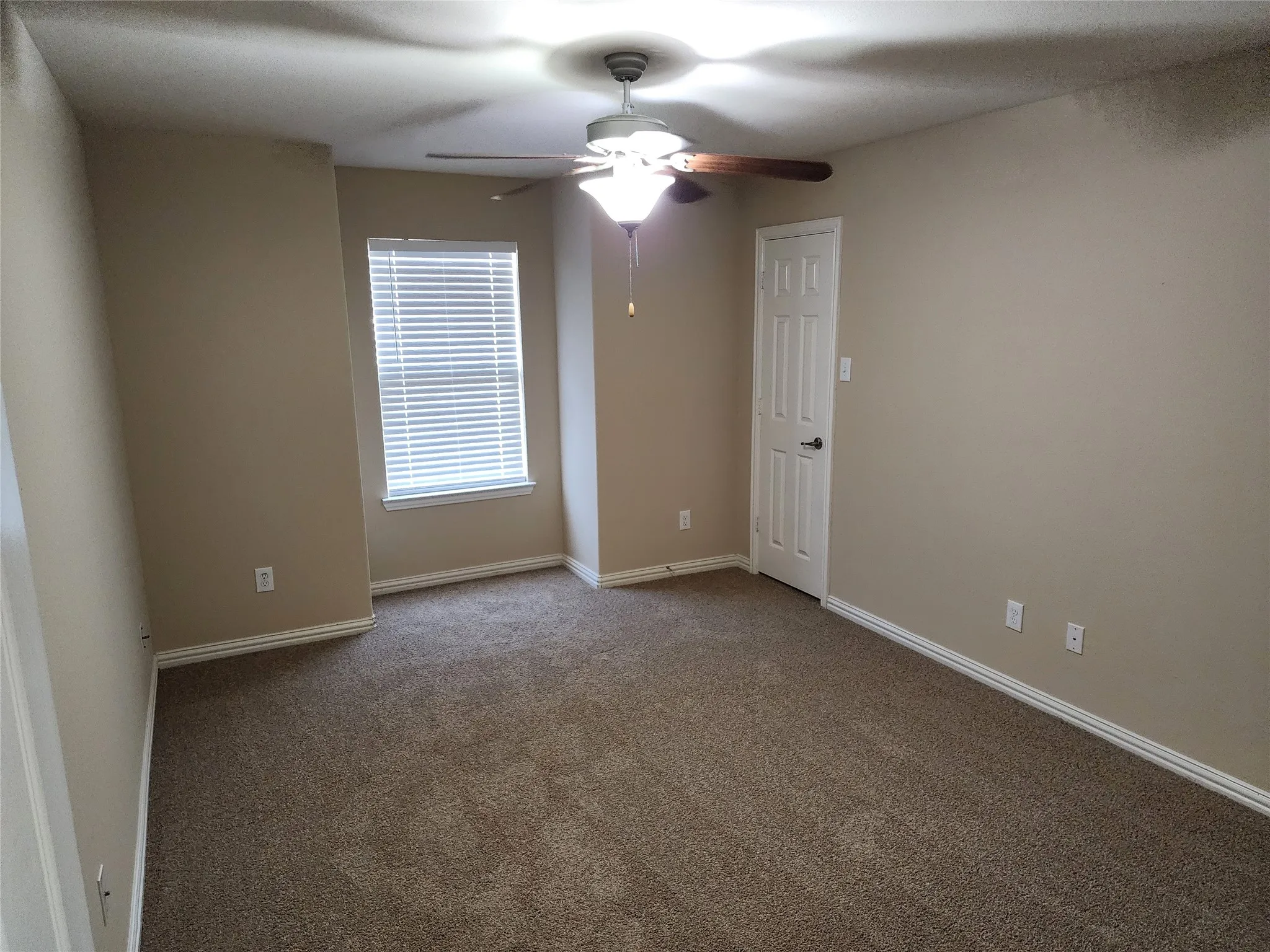 Single Family Residence For Rent in Tarrant County , 14028 Zippo Way, Fort Worth, Texas 76052, 4 Bedroom, 4 Bathroom, 2 Garage spaces, 2,809 Sqft, built in 2010, mls#21216748, Real Estate Agent in Fort Worth, Homes For Rent in Tarrant county, Homes For Rent in Fort Worth, Realtor in Fort Worth Texas, Real Estate Brokerage Independent Realty Texas, Luminita Cordes Realtor