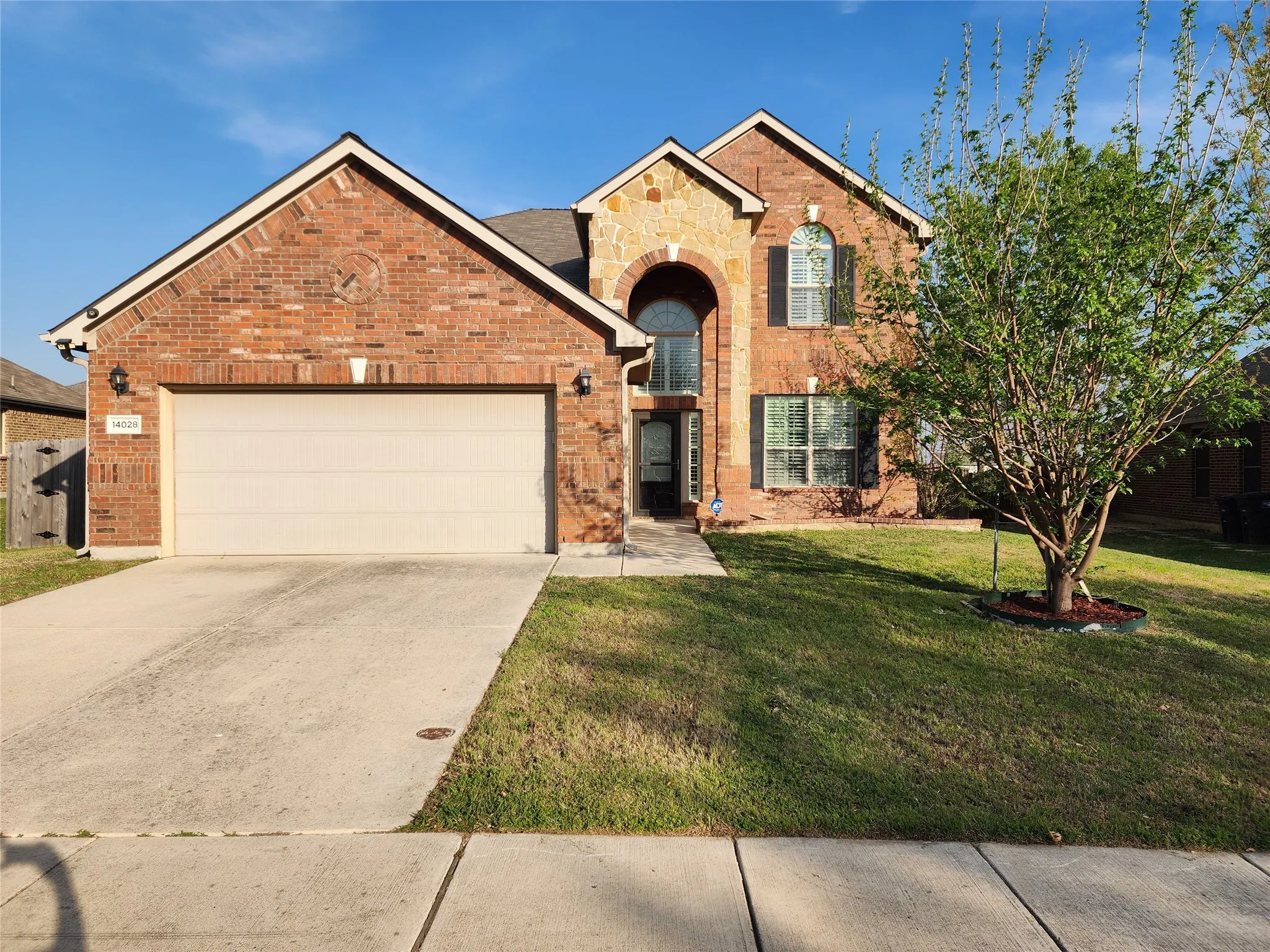 Single Family Residence For Rent in Tarrant County , 14028 Zippo Way, Fort Worth, Texas 76052, 4 Bedroom, 4 Bathroom, 2 Garage spaces, 2,809 Sqft, built in 2010, mls#21216748, Real Estate Agent in Fort Worth, Homes For Rent in Tarrant county, Homes For Rent in Fort Worth, Realtor in Fort Worth Texas, Real Estate Brokerage Independent Realty Texas, Luminita Cordes Realtor