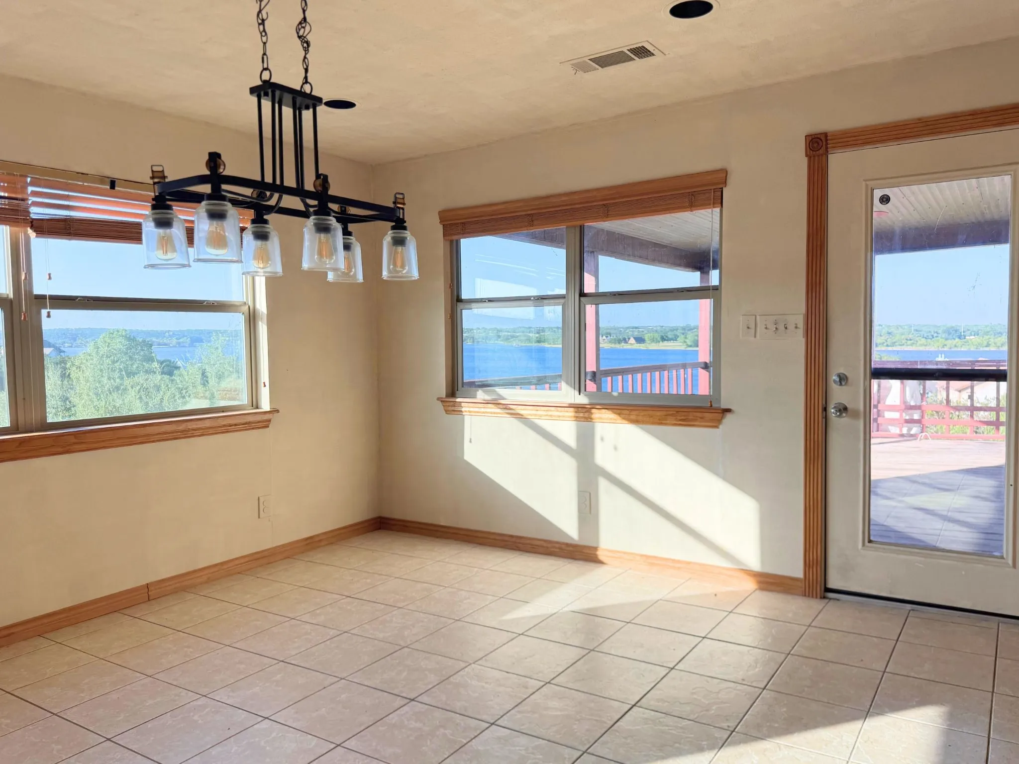 Single Family Residence For Sale in Hood County , 4601 Steepleridge Trail, Granbury, Texas 76048, 3 Bedroom, 3 Bathroom, 2 Garage spaces, 2,510 Sqft, built in 1998, Preowned, mls#21219064, Real Estate Agent in Granbury, Homes For Sale in Hood county, Homes For Sale in Granbury, Realtor in Granbury Texas, Real Estate Brokerage Independent Realty Texas, Luminita Cordes Realtor