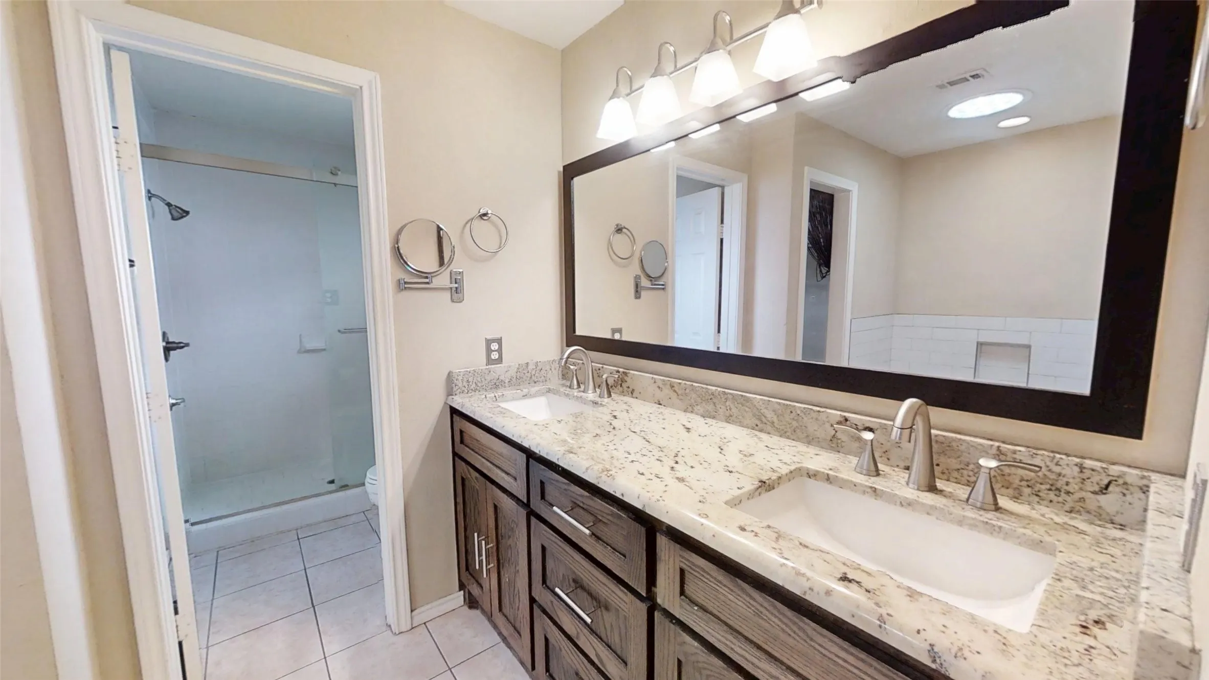 Single Family Residence For Sale in Hood County , 4601 Steepleridge Trail, Granbury, Texas 76048, 3 Bedroom, 3 Bathroom, 2 Garage spaces, 2,510 Sqft, built in 1998, Preowned, mls#21219064, Real Estate Agent in Granbury, Homes For Sale in Hood county, Homes For Sale in Granbury, Realtor in Granbury Texas, Real Estate Brokerage Independent Realty Texas, Luminita Cordes Realtor
