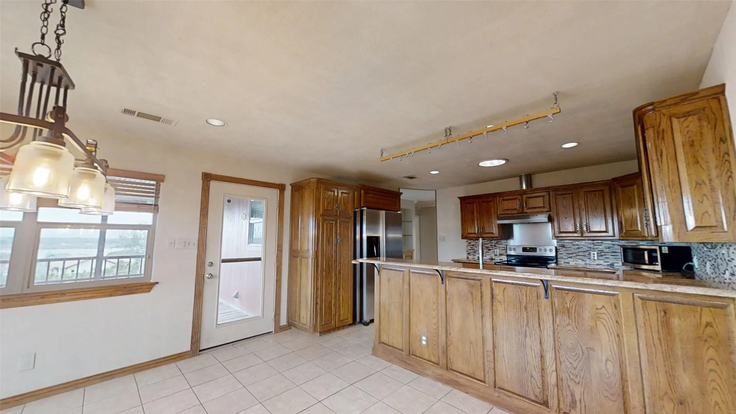Single Family Residence For Sale in Hood County , 4601 Steepleridge Trail, Granbury, Texas 76048, 3 Bedroom, 3 Bathroom, 2 Garage spaces, 2,510 Sqft, built in 1998, Preowned, mls#21219064, Real Estate Agent in Granbury, Homes For Sale in Hood county, Homes For Sale in Granbury, Realtor in Granbury Texas, Real Estate Brokerage Independent Realty Texas, Luminita Cordes Realtor