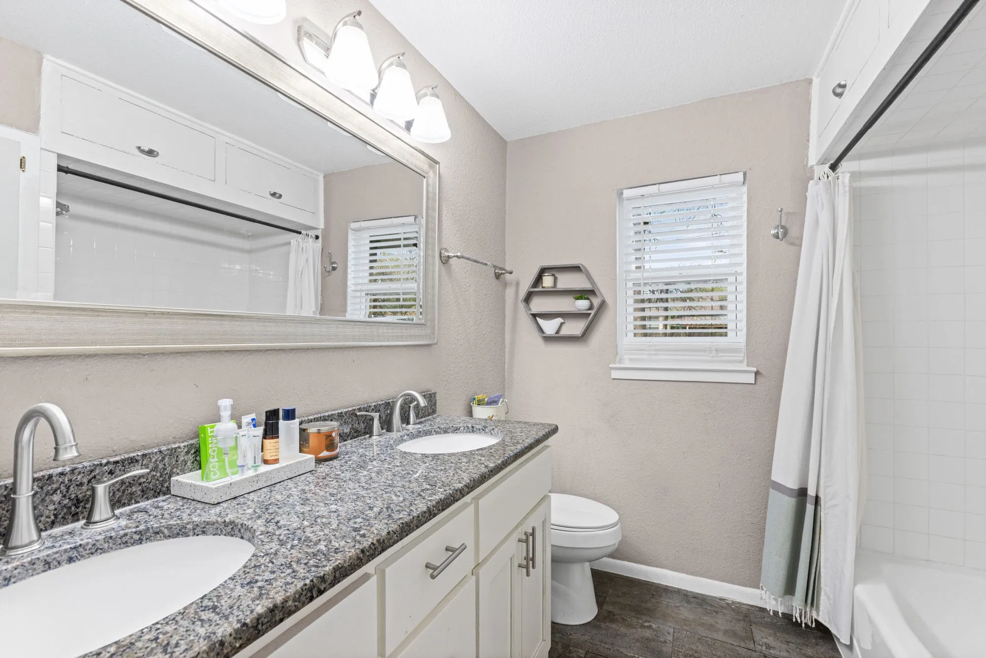 Single Family Residence For Sale in Mc Lennan County , 942 Longfellow Street, Waco, Texas 76710, 3 Bedroom, 2 Bathroom, 1 Garage spaces, 1,458 Sqft, built in 1955, mls#21218129, Real Estate Agent in Waco, Homes For Sale in Mc Lennan county, Homes For Sale in Waco, Realtor in Waco Texas, Real Estate Brokerage Independent Realty Texas, Luminita Cordes Realtor