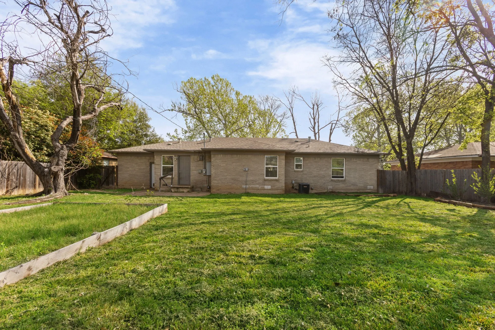 Single Family Residence For Sale in Mc Lennan County , 942 Longfellow Street, Waco, Texas 76710, 3 Bedroom, 2 Bathroom, 1 Garage spaces, 1,458 Sqft, built in 1955, mls#21218129, Real Estate Agent in Waco, Homes For Sale in Mc Lennan county, Homes For Sale in Waco, Realtor in Waco Texas, Real Estate Brokerage Independent Realty Texas, Luminita Cordes Realtor