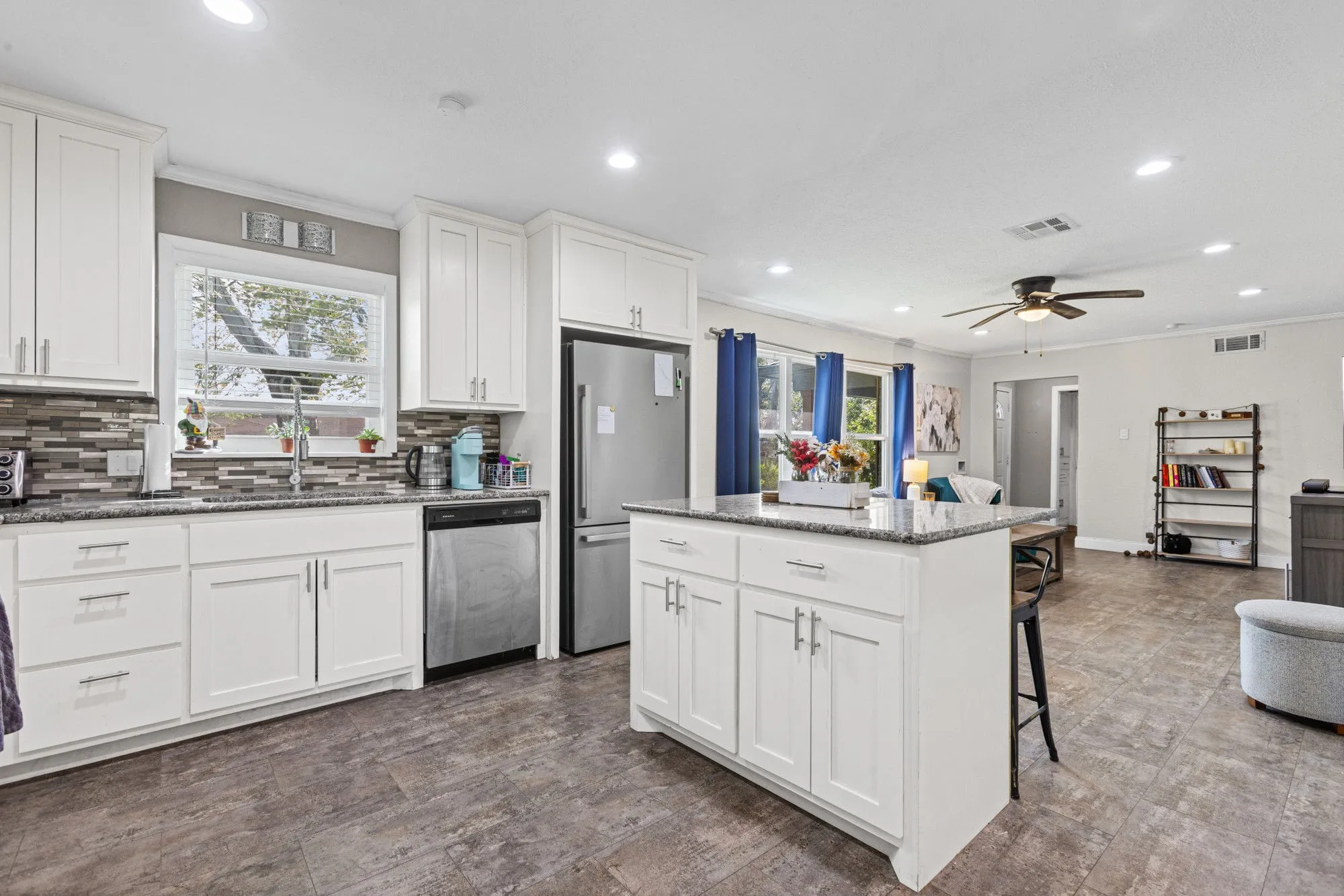 Single Family Residence For Sale in Mc Lennan County , 942 Longfellow Street, Waco, Texas 76710, 3 Bedroom, 2 Bathroom, 1 Garage spaces, 1,458 Sqft, built in 1955, mls#21218129, Real Estate Agent in Waco, Homes For Sale in Mc Lennan county, Homes For Sale in Waco, Realtor in Waco Texas, Real Estate Brokerage Independent Realty Texas, Luminita Cordes Realtor