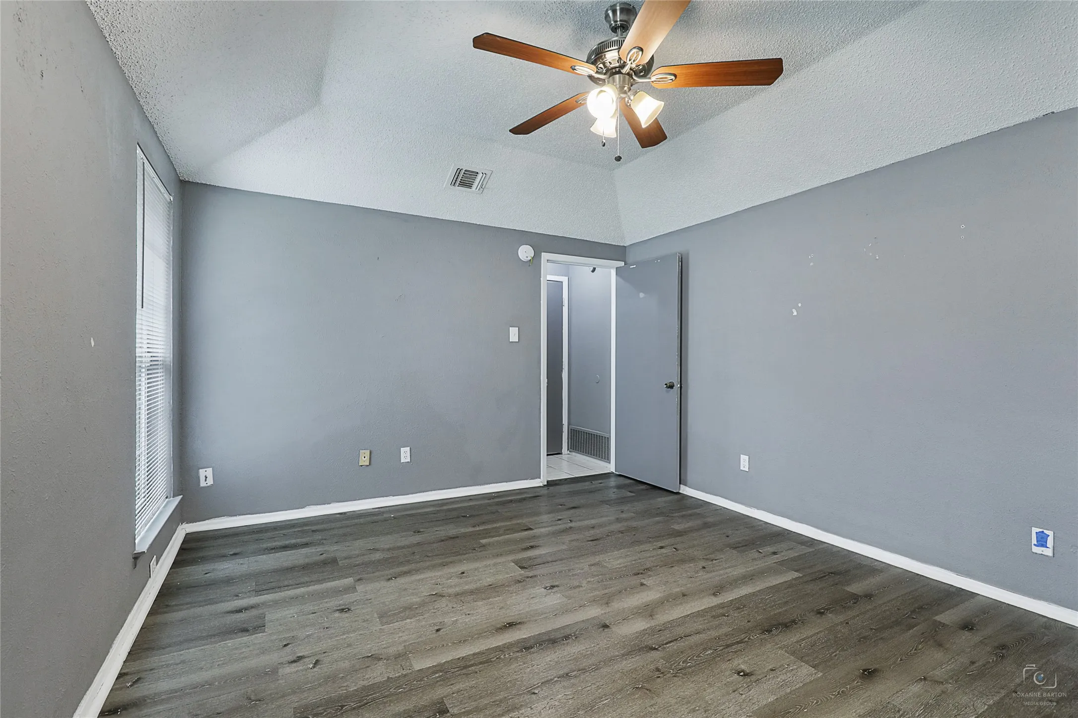 Duplex For Sale in Dallas County , 7506 Amherst Drive A & B, Rowlett, Texas 75088, 6 Bedroom, 4 Bathroom, 2 Garage spaces, 0 Sqft, built in 1984, Preowned, Price $459,900, mls#21218914, Real Estate Agent in Rowlett, Homes For Sale in Dallas county, Homes For Sale in Rowlett, Realtor in Rowlett Texas, Real Estate Brokerage Independent Realty Texas, Luminita Cordes Realtor