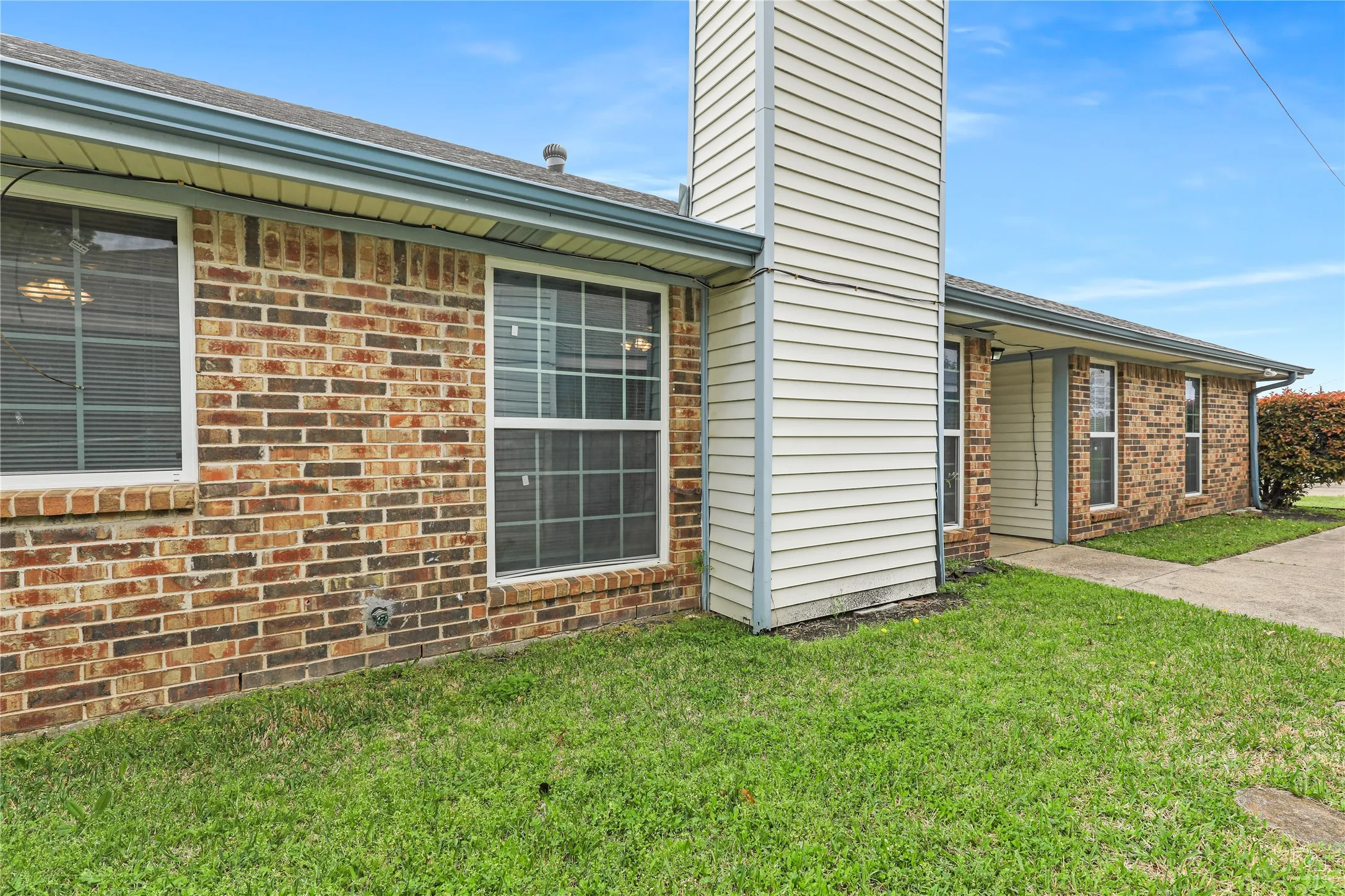 Duplex For Sale in Dallas County , 7506 Amherst Drive A & B, Rowlett, Texas 75088, 6 Bedroom, 4 Bathroom, 2 Garage spaces, 0 Sqft, built in 1984, Preowned, Price $459,900, mls#21218914, Real Estate Agent in Rowlett, Homes For Sale in Dallas county, Homes For Sale in Rowlett, Realtor in Rowlett Texas, Real Estate Brokerage Independent Realty Texas, Luminita Cordes Realtor