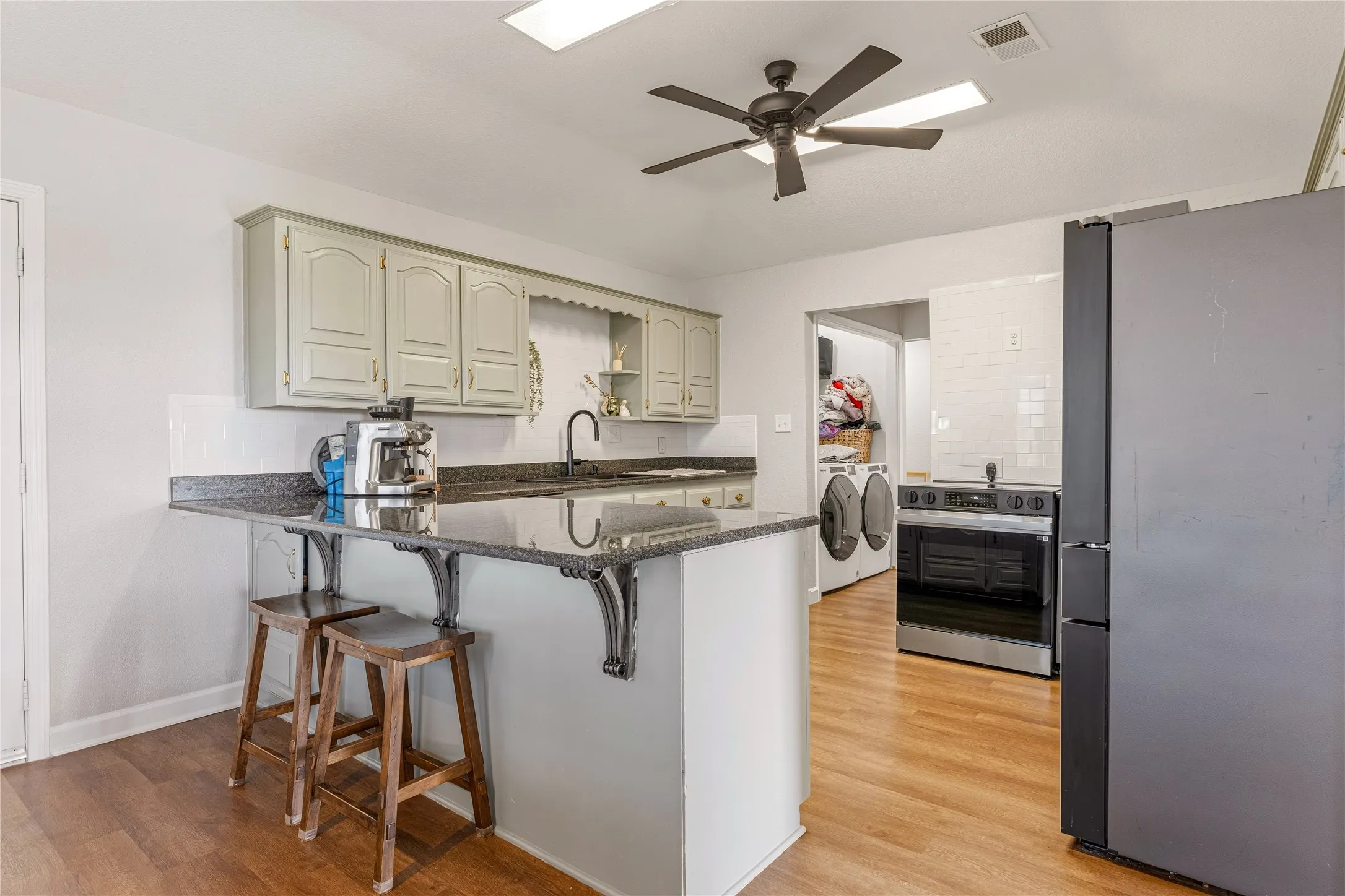 Single Family Residence For Sale in Mc Lennan County , 2566 Southwinds Drive, Lorena, Texas 76655, 4 Bedroom, 3 Bathroom, Garage spaces, 2,910 Sqft, built in 1983, mls#21215092, Real Estate Agent in Lorena, Homes For Sale in Mc Lennan county, Homes For Sale in Lorena, Realtor in Lorena Texas, Real Estate Brokerage Independent Realty Texas, Luminita Cordes Realtor