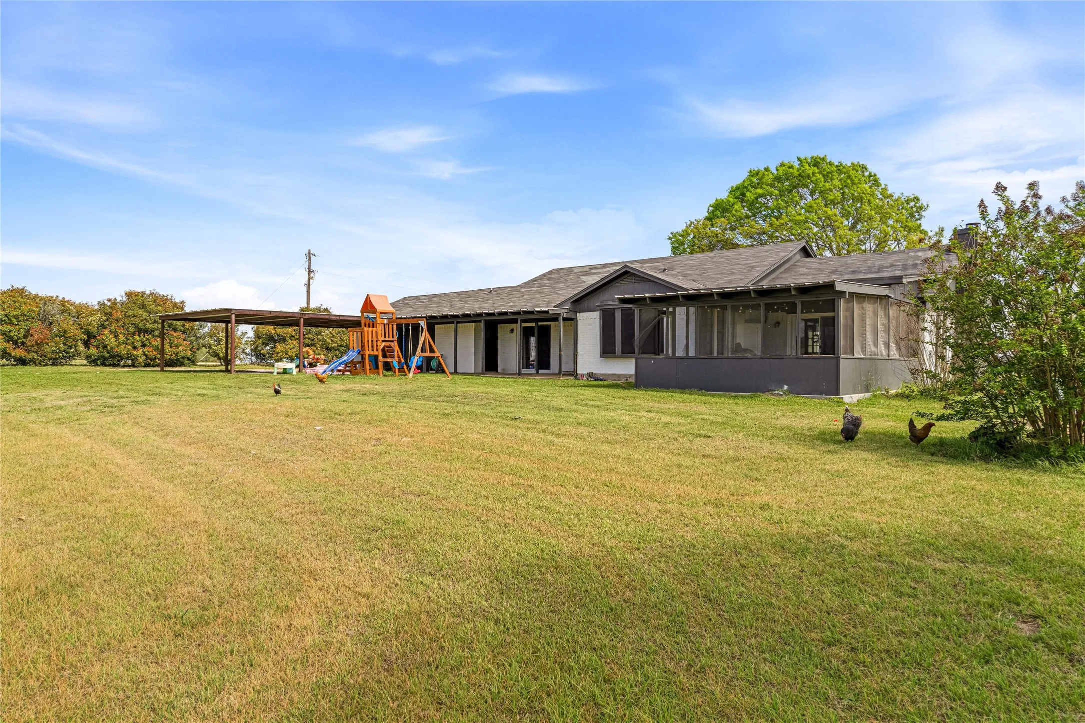 Single Family Residence For Sale in Mc Lennan County , 2566 Southwinds Drive, Lorena, Texas 76655, 4 Bedroom, 3 Bathroom, Garage spaces, 2,910 Sqft, built in 1983, mls#21215092, Real Estate Agent in Lorena, Homes For Sale in Mc Lennan county, Homes For Sale in Lorena, Realtor in Lorena Texas, Real Estate Brokerage Independent Realty Texas, Luminita Cordes Realtor