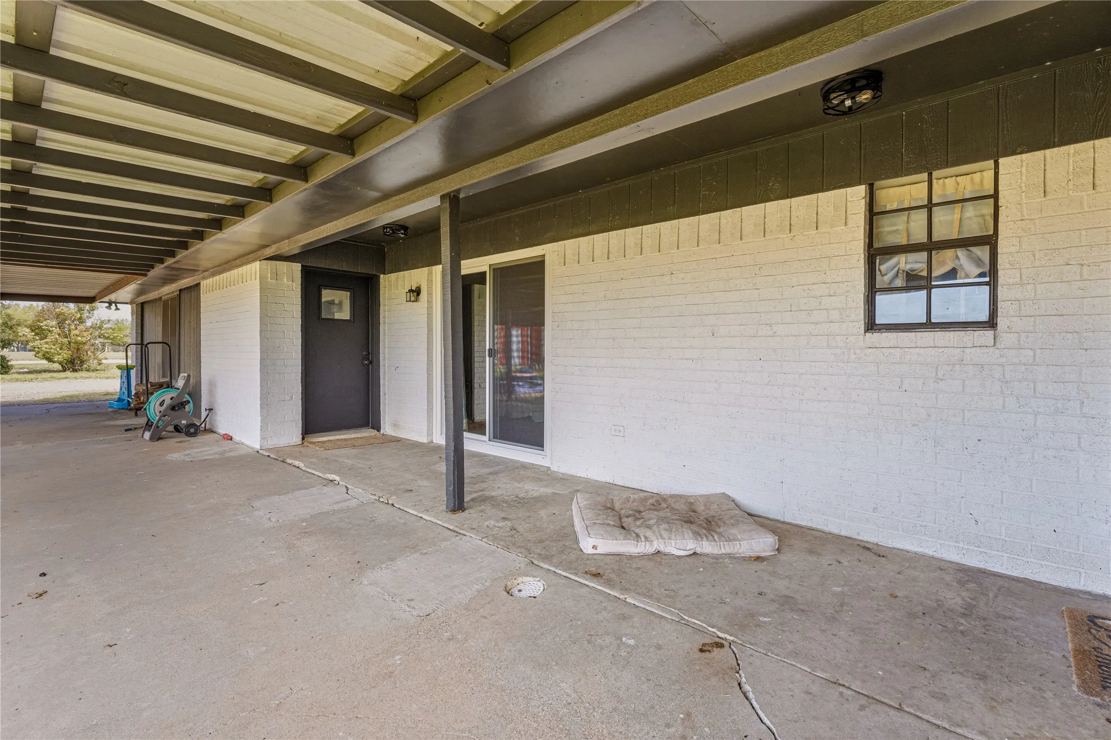 Single Family Residence For Sale in Mc Lennan County , 2566 Southwinds Drive, Lorena, Texas 76655, 4 Bedroom, 3 Bathroom, Garage spaces, 2,910 Sqft, built in 1983, mls#21215092, Real Estate Agent in Lorena, Homes For Sale in Mc Lennan county, Homes For Sale in Lorena, Realtor in Lorena Texas, Real Estate Brokerage Independent Realty Texas, Luminita Cordes Realtor