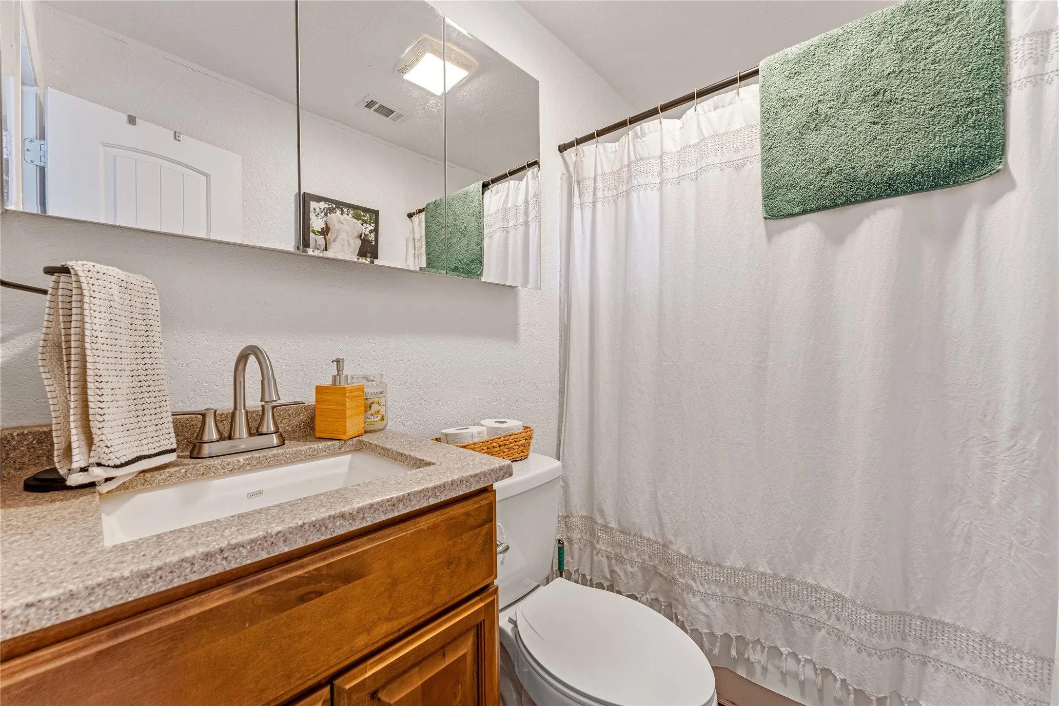 Single Family Residence For Sale in Mc Lennan County , 2566 Southwinds Drive, Lorena, Texas 76655, 4 Bedroom, 3 Bathroom, Garage spaces, 2,910 Sqft, built in 1983, mls#21215092, Real Estate Agent in Lorena, Homes For Sale in Mc Lennan county, Homes For Sale in Lorena, Realtor in Lorena Texas, Real Estate Brokerage Independent Realty Texas, Luminita Cordes Realtor