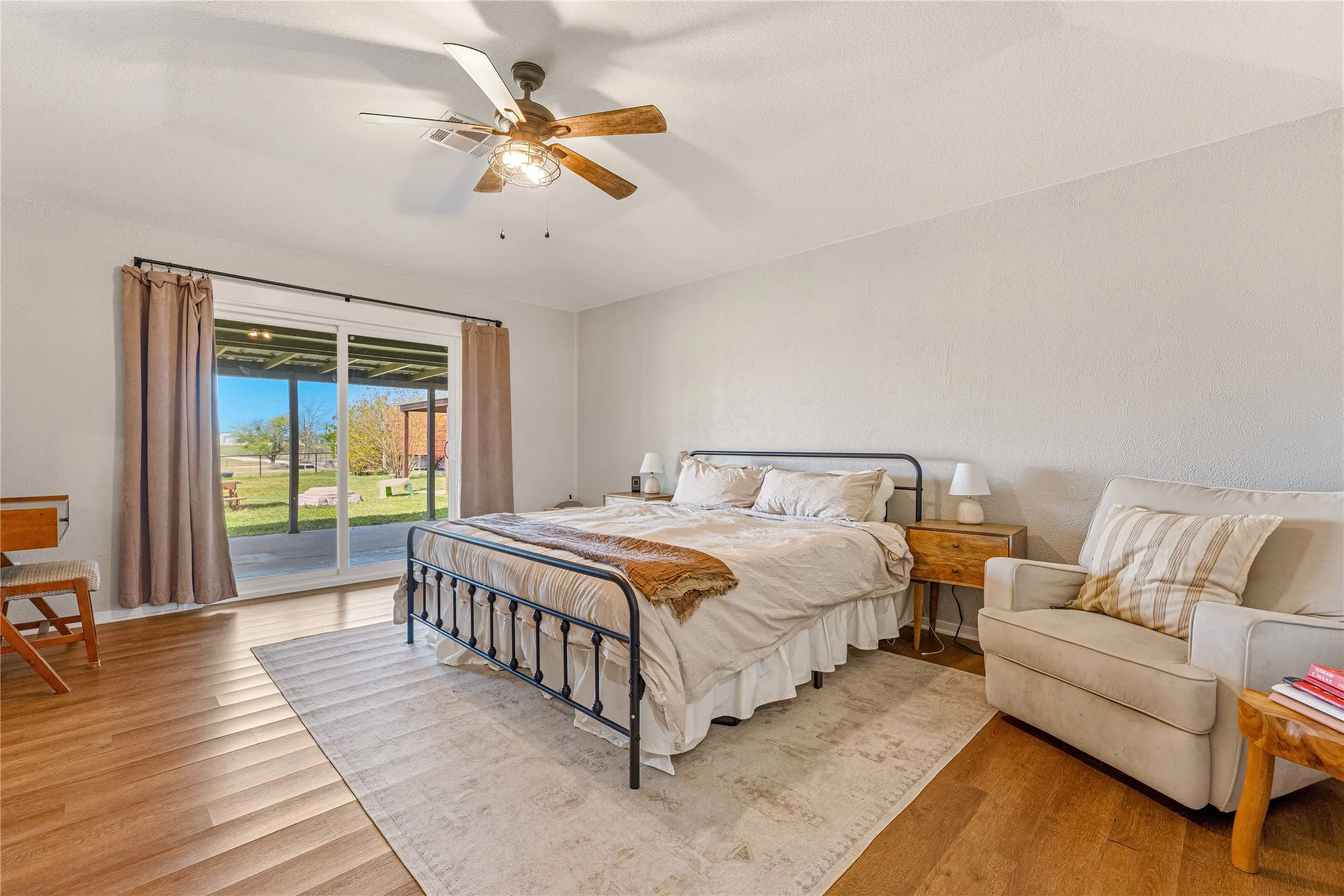 Single Family Residence For Sale in Mc Lennan County , 2566 Southwinds Drive, Lorena, Texas 76655, 4 Bedroom, 3 Bathroom, Garage spaces, 2,910 Sqft, built in 1983, mls#21215092, Real Estate Agent in Lorena, Homes For Sale in Mc Lennan county, Homes For Sale in Lorena, Realtor in Lorena Texas, Real Estate Brokerage Independent Realty Texas, Luminita Cordes Realtor