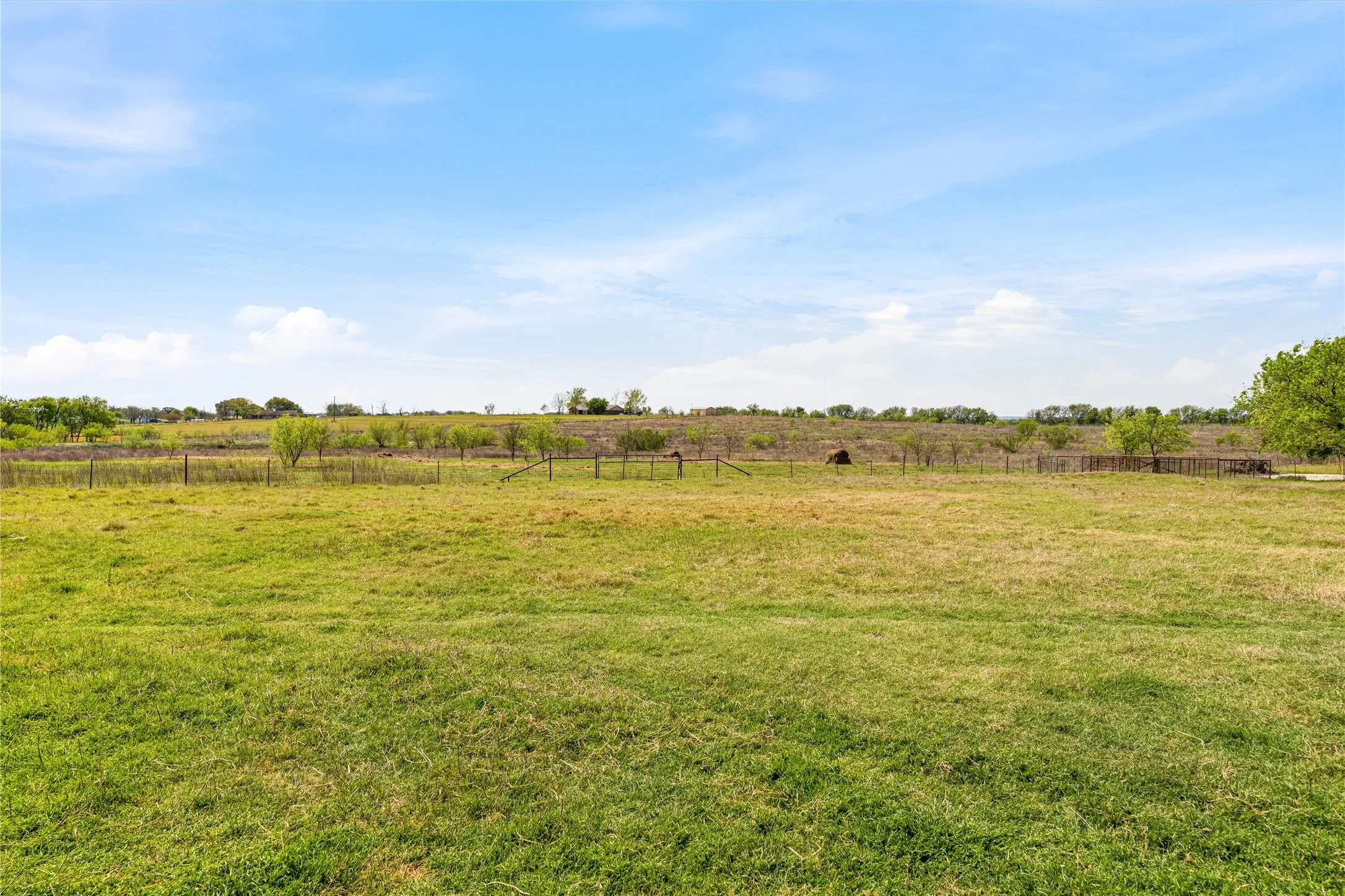 Single Family Residence For Sale in Mc Lennan County , 2566 Southwinds Drive, Lorena, Texas 76655, 4 Bedroom, 3 Bathroom, Garage spaces, 2,910 Sqft, built in 1983, mls#21215092, Real Estate Agent in Lorena, Homes For Sale in Mc Lennan county, Homes For Sale in Lorena, Realtor in Lorena Texas, Real Estate Brokerage Independent Realty Texas, Luminita Cordes Realtor