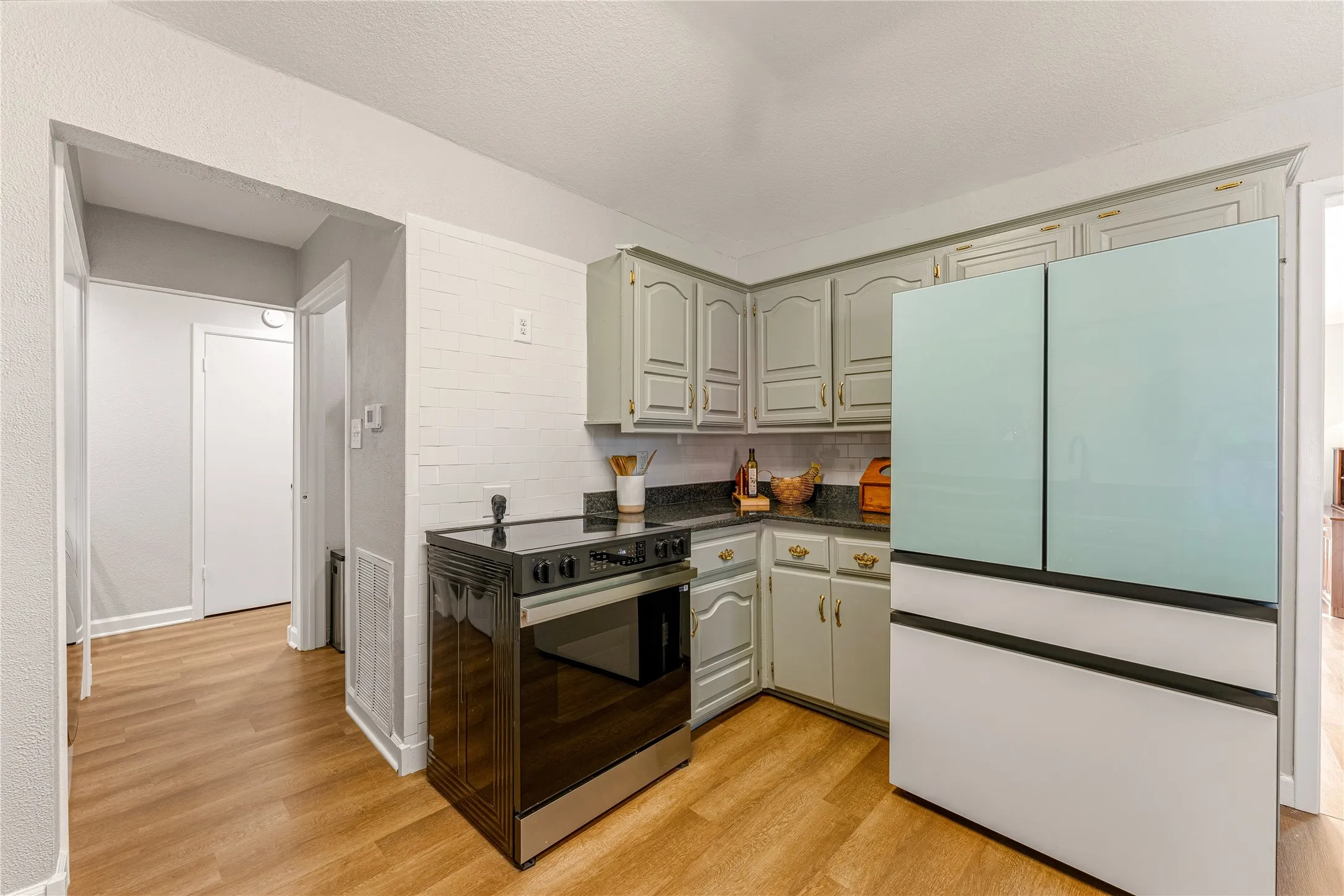 Single Family Residence For Sale in Mc Lennan County , 2566 Southwinds Drive, Lorena, Texas 76655, 4 Bedroom, 3 Bathroom, Garage spaces, 2,910 Sqft, built in 1983, mls#21215092, Real Estate Agent in Lorena, Homes For Sale in Mc Lennan county, Homes For Sale in Lorena, Realtor in Lorena Texas, Real Estate Brokerage Independent Realty Texas, Luminita Cordes Realtor