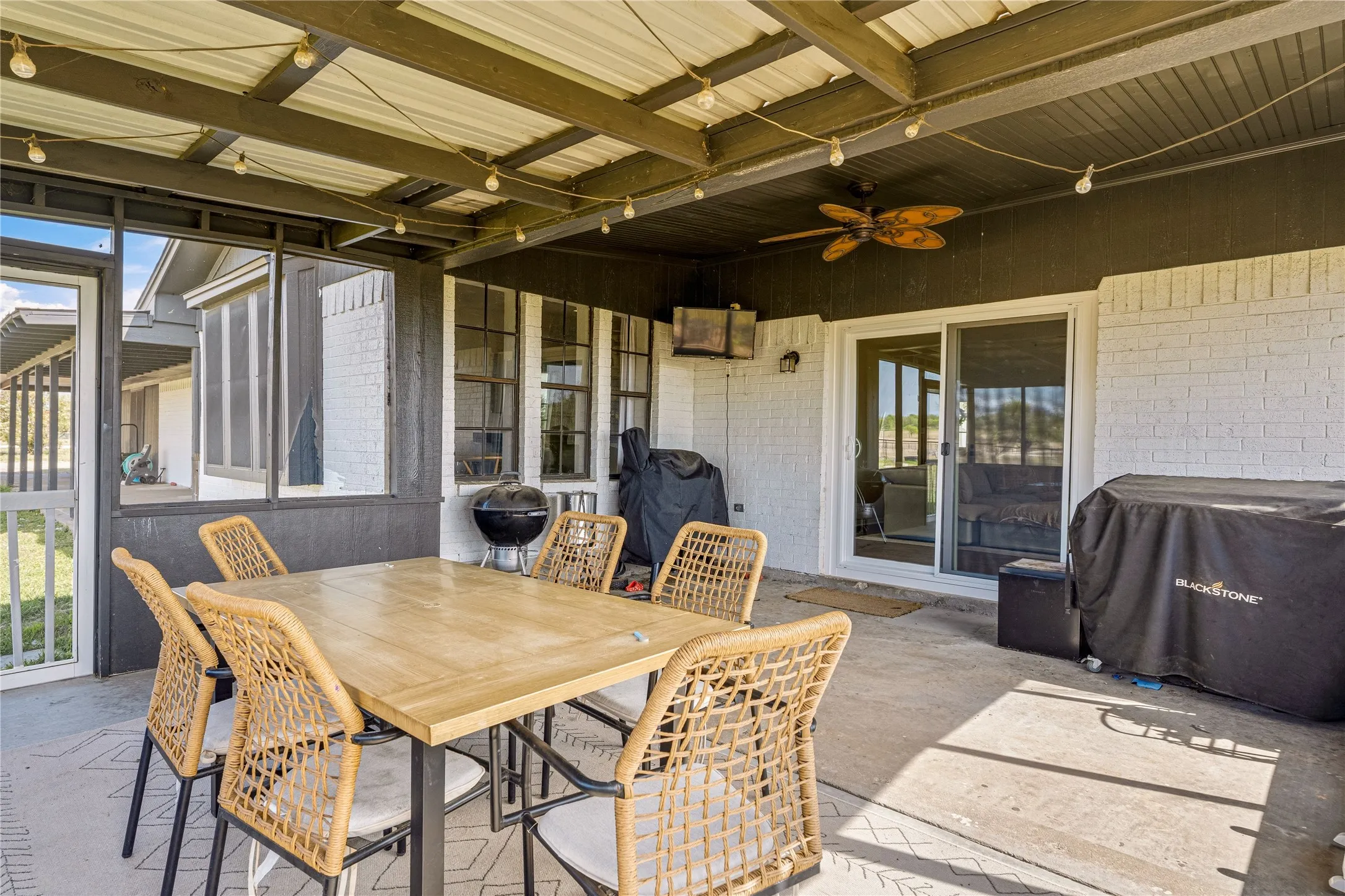 Single Family Residence For Sale in Mc Lennan County , 2566 Southwinds Drive, Lorena, Texas 76655, 4 Bedroom, 3 Bathroom, Garage spaces, 2,910 Sqft, built in 1983, mls#21215092, Real Estate Agent in Lorena, Homes For Sale in Mc Lennan county, Homes For Sale in Lorena, Realtor in Lorena Texas, Real Estate Brokerage Independent Realty Texas, Luminita Cordes Realtor