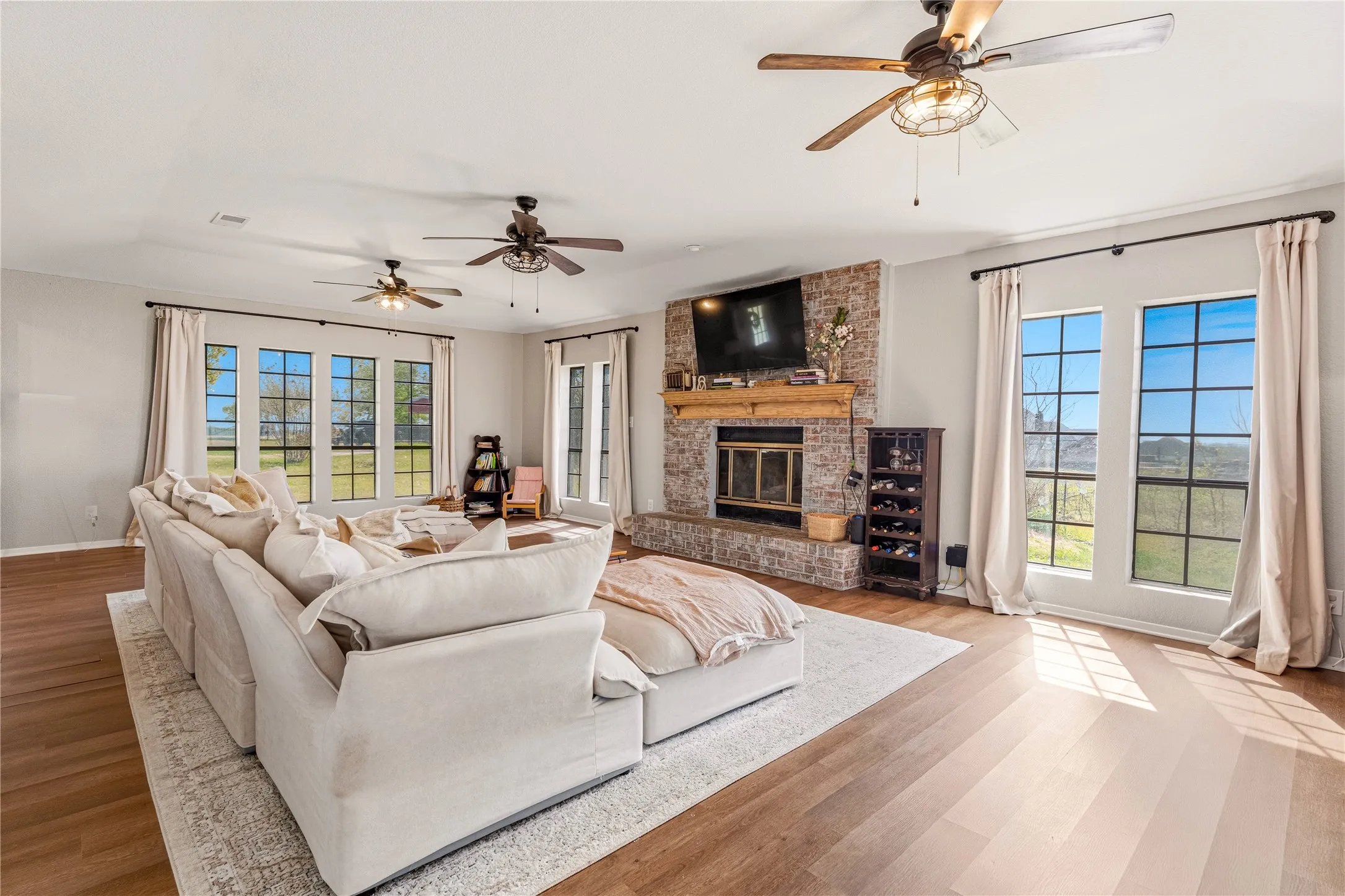 Single Family Residence For Sale in Mc Lennan County , 2566 Southwinds Drive, Lorena, Texas 76655, 4 Bedroom, 3 Bathroom, Garage spaces, 2,910 Sqft, built in 1983, mls#21215092, Real Estate Agent in Lorena, Homes For Sale in Mc Lennan county, Homes For Sale in Lorena, Realtor in Lorena Texas, Real Estate Brokerage Independent Realty Texas, Luminita Cordes Realtor