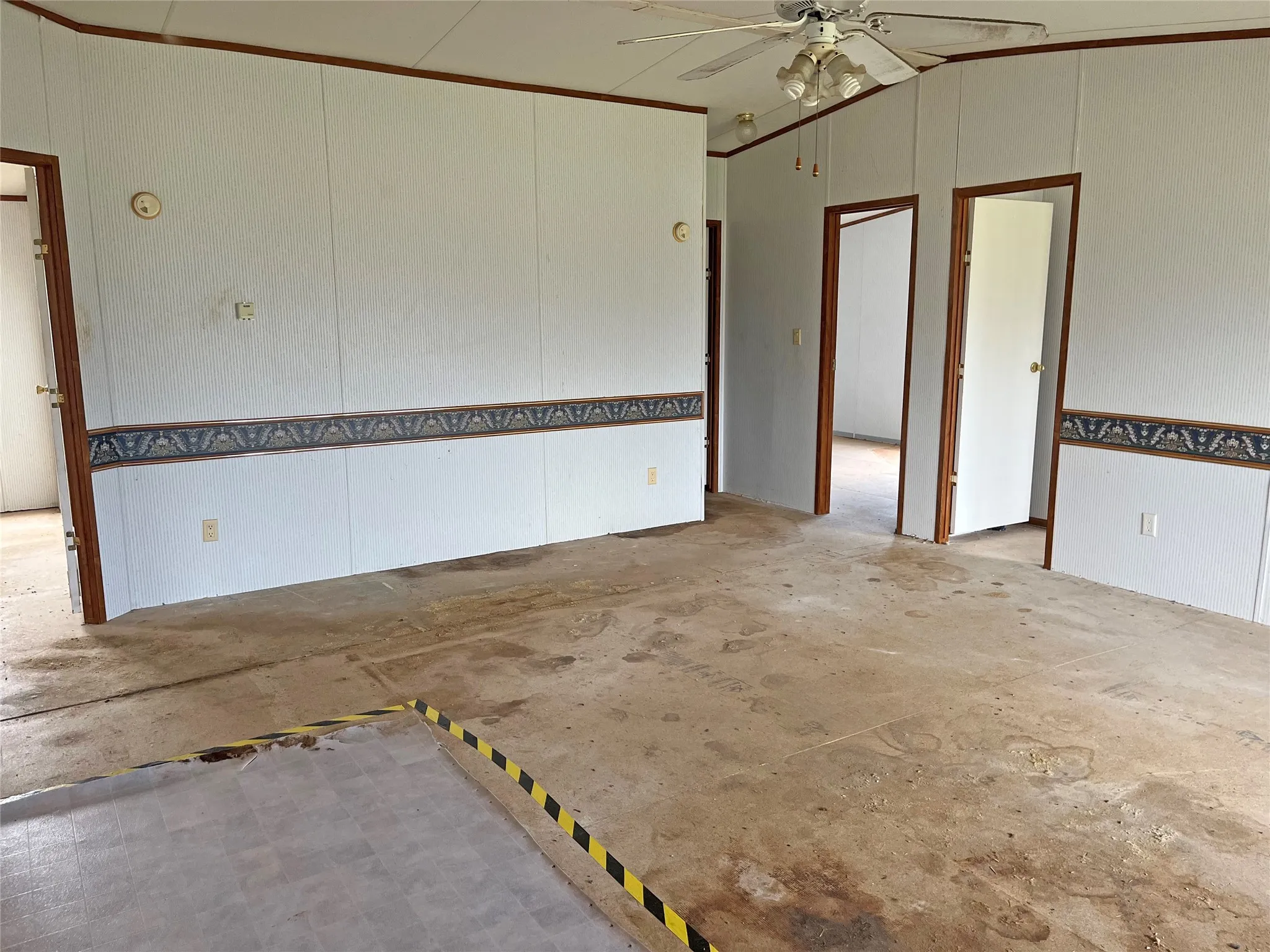 Manufactured Home For Sale in Grayson County , 193 Gun Club Road, Denison, Texas 75021, 3 Bedroom, 2 Bathroom, Garage spaces, 1,410 Sqft, built in 2000, Preowned, mls#21219136, Real Estate Agent in Denison, Homes For Sale in Grayson county, Homes For Sale in Denison, Realtor in Denison Texas, Real Estate Brokerage Independent Realty Texas, Luminita Cordes Realtor